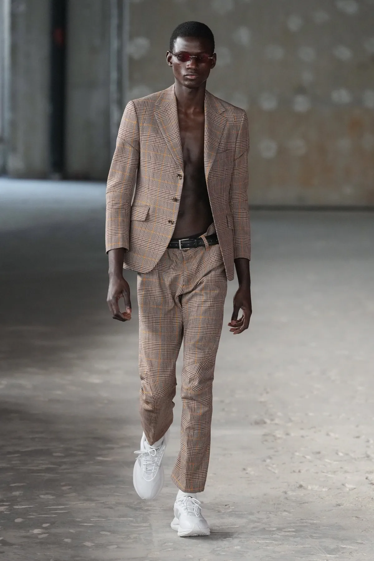 Pour le printemps 2026, Junya Watanabe réinvente le dandy parisien