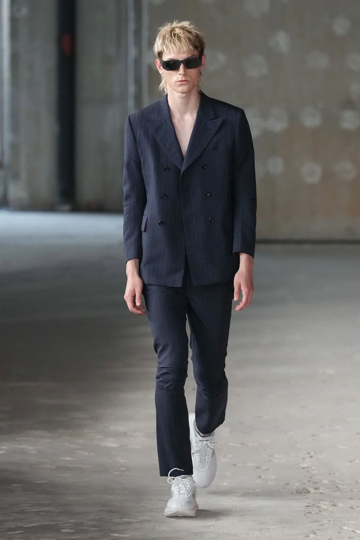 Pour le printemps 2026, Junya Watanabe réinvente le dandy parisien