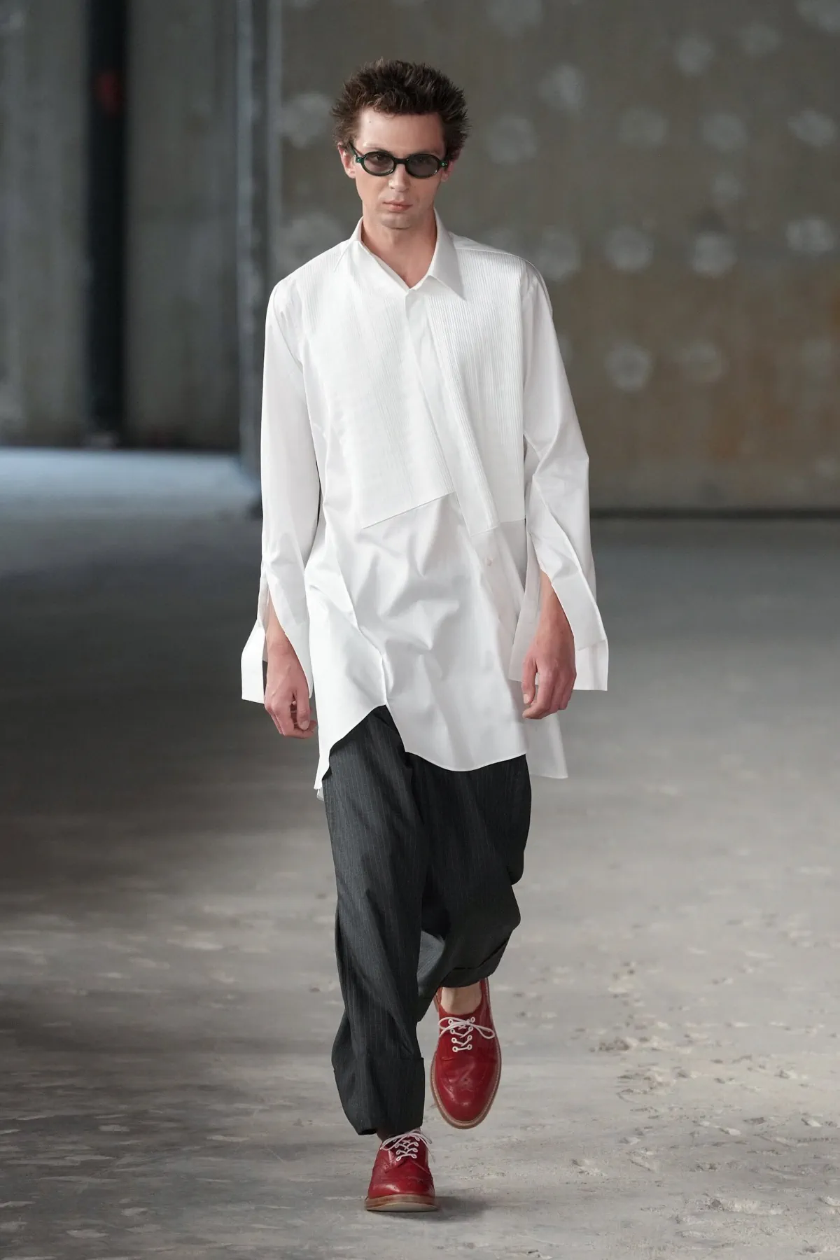 Pour le printemps 2026, Junya Watanabe réinvente le dandy parisien