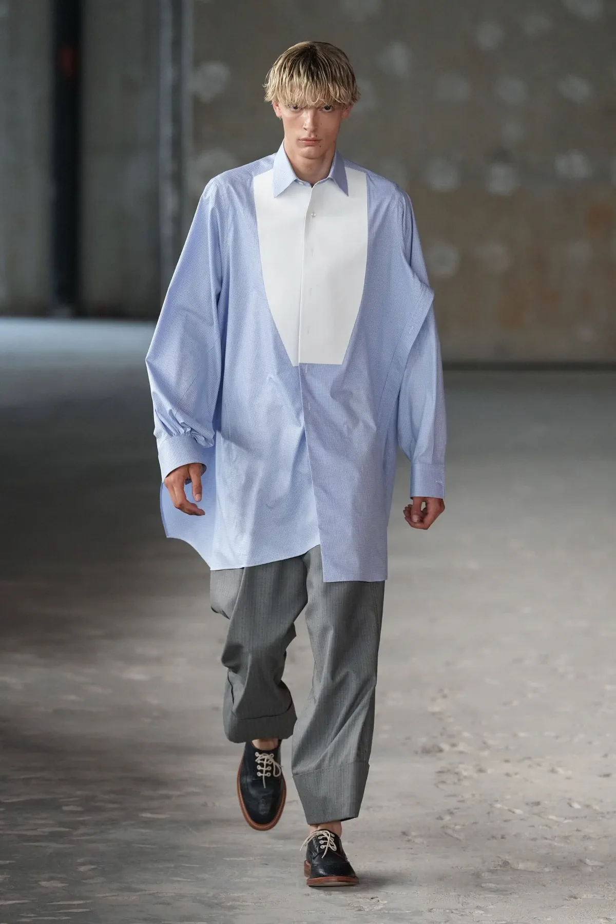 Pour le printemps 2026, Junya Watanabe réinvente le dandy parisien