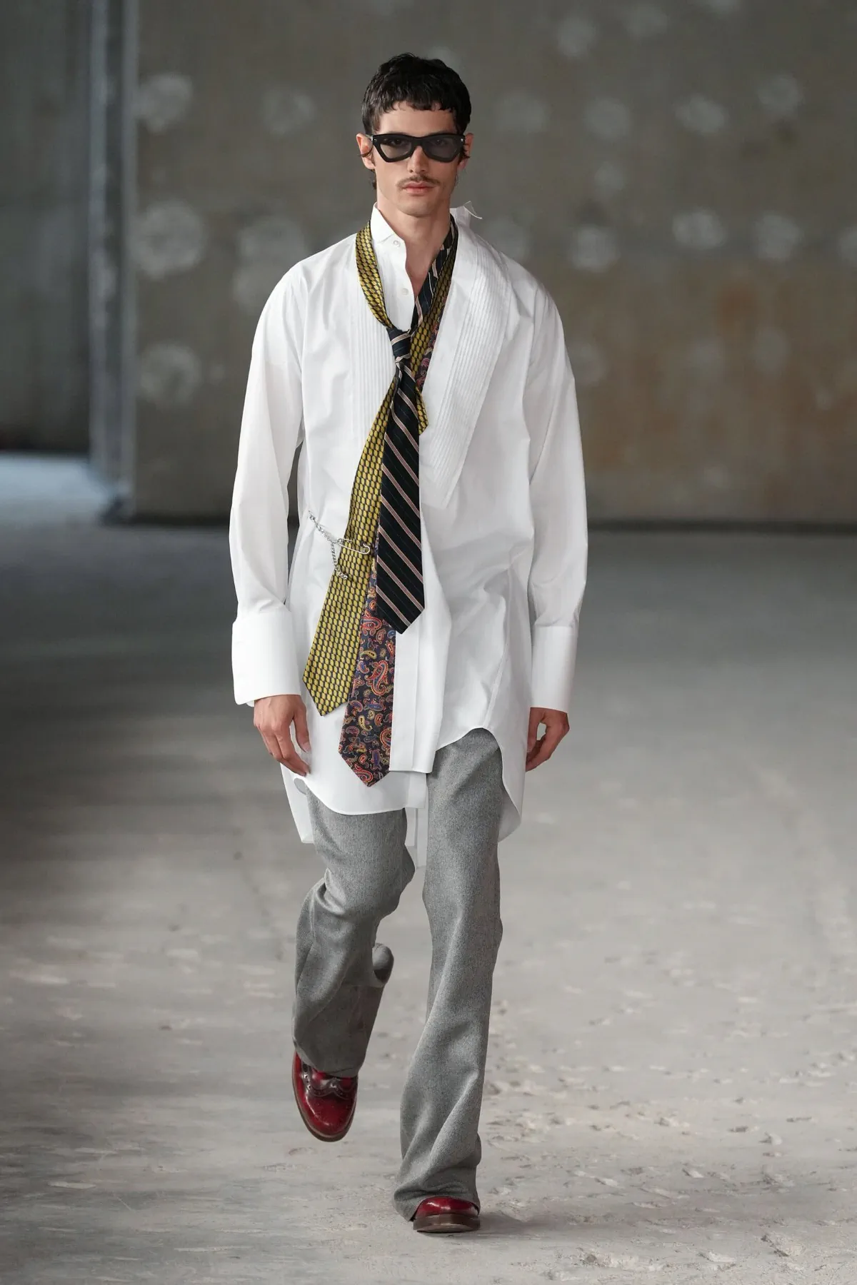 Pour le printemps 2026, Junya Watanabe réinvente le dandy parisien