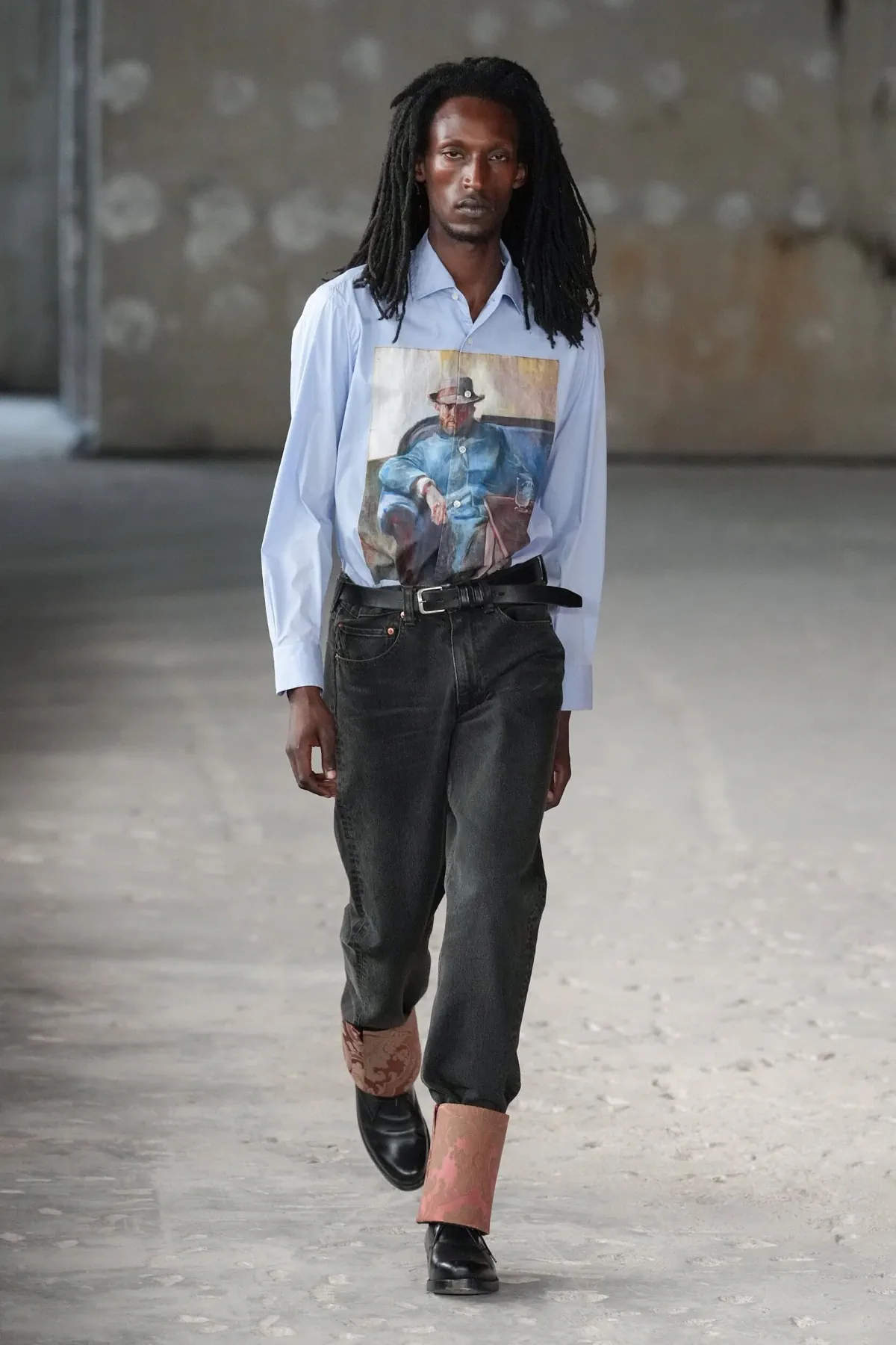Pour le printemps 2026, Junya Watanabe réinvente le dandy parisien