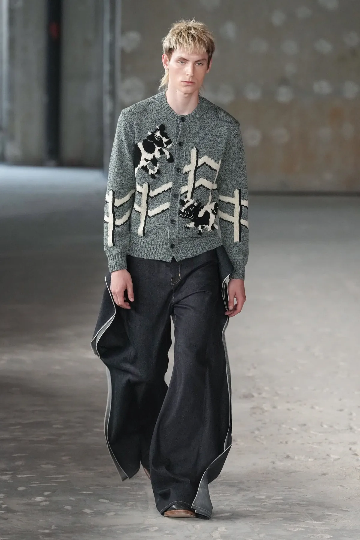 Pour le printemps 2026, Junya Watanabe réinvente le dandy parisien