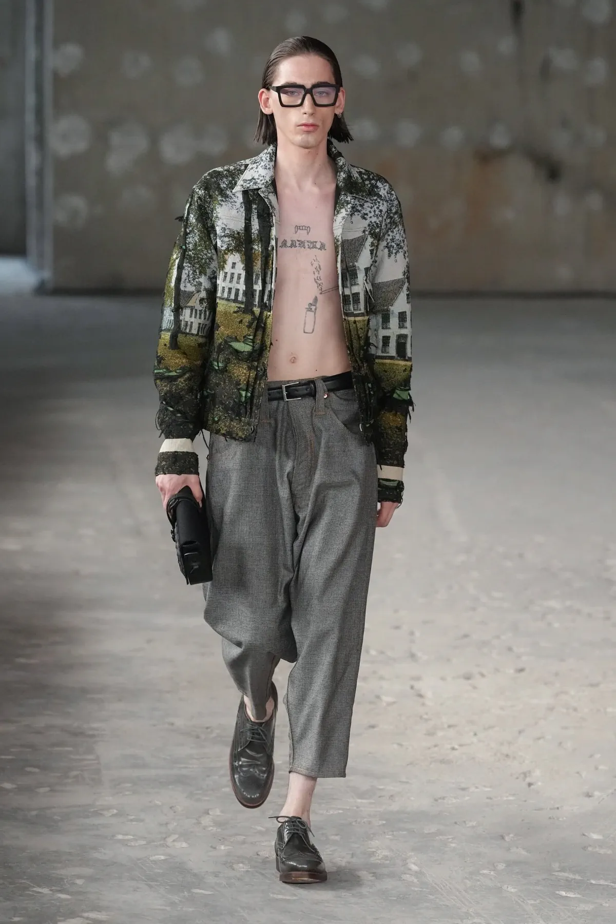 Pour le printemps 2026, Junya Watanabe réinvente le dandy parisien