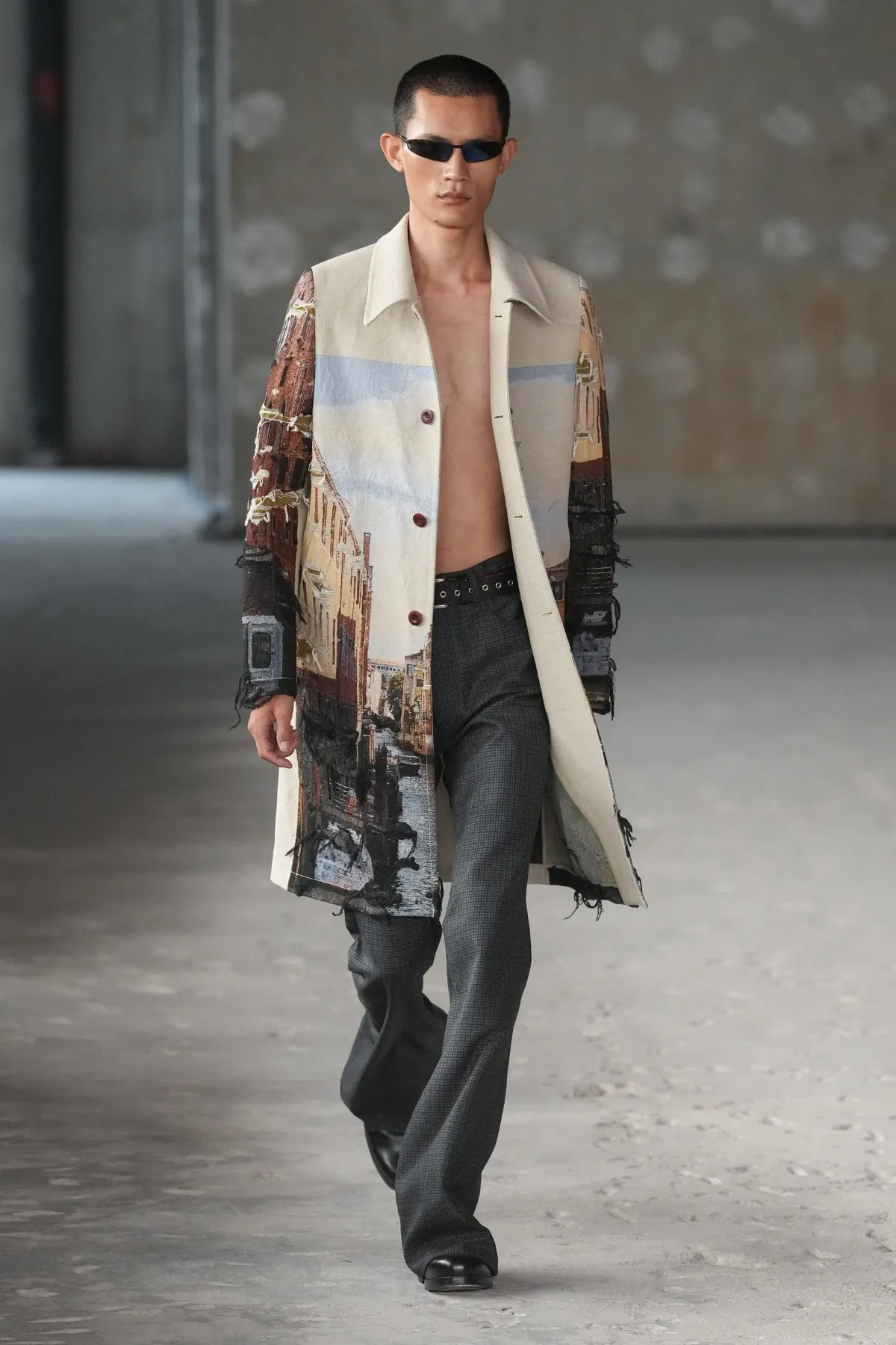 Pour le printemps 2026, Junya Watanabe réinvente le dandy parisien