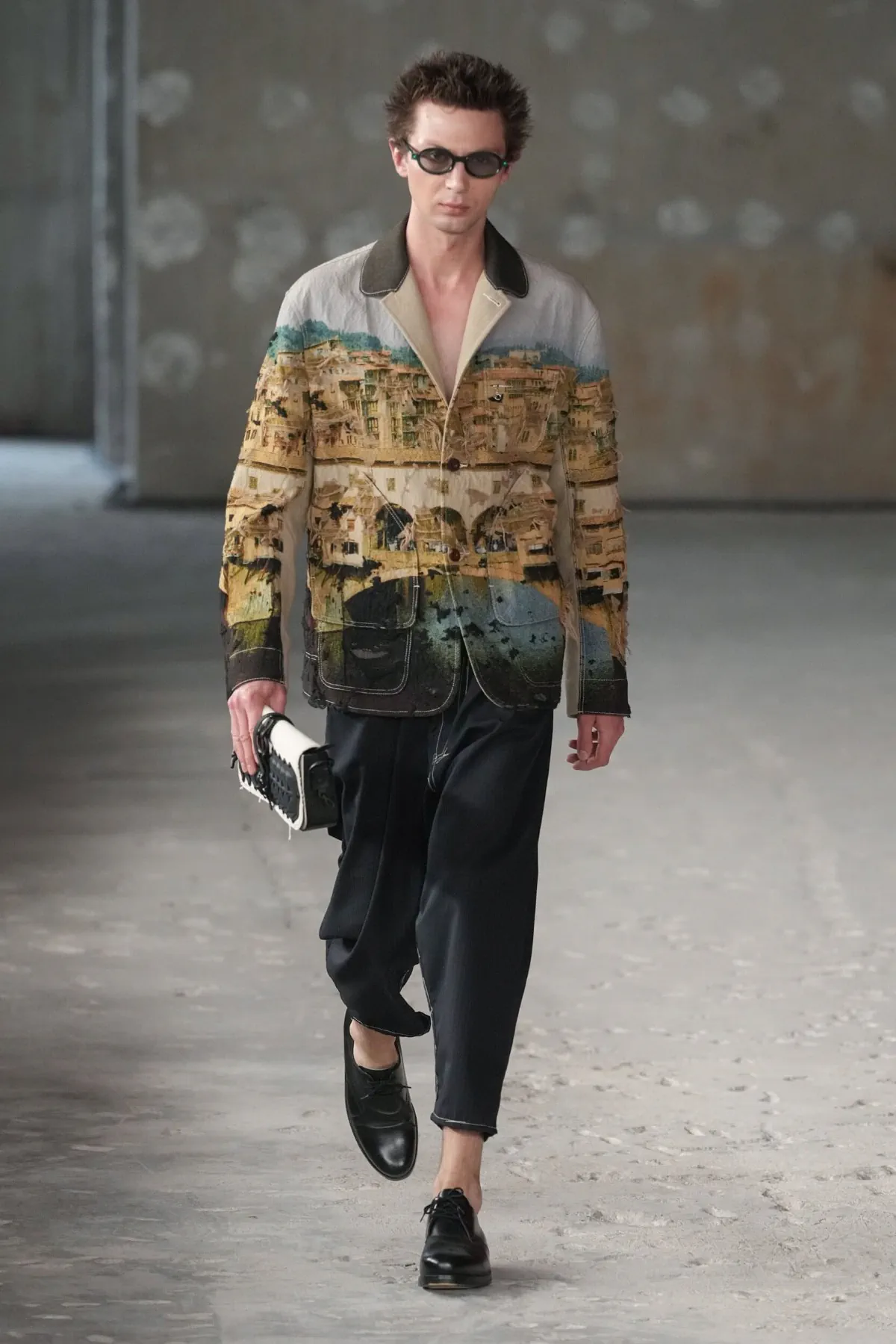 Pour le printemps 2026, Junya Watanabe réinvente le dandy parisien