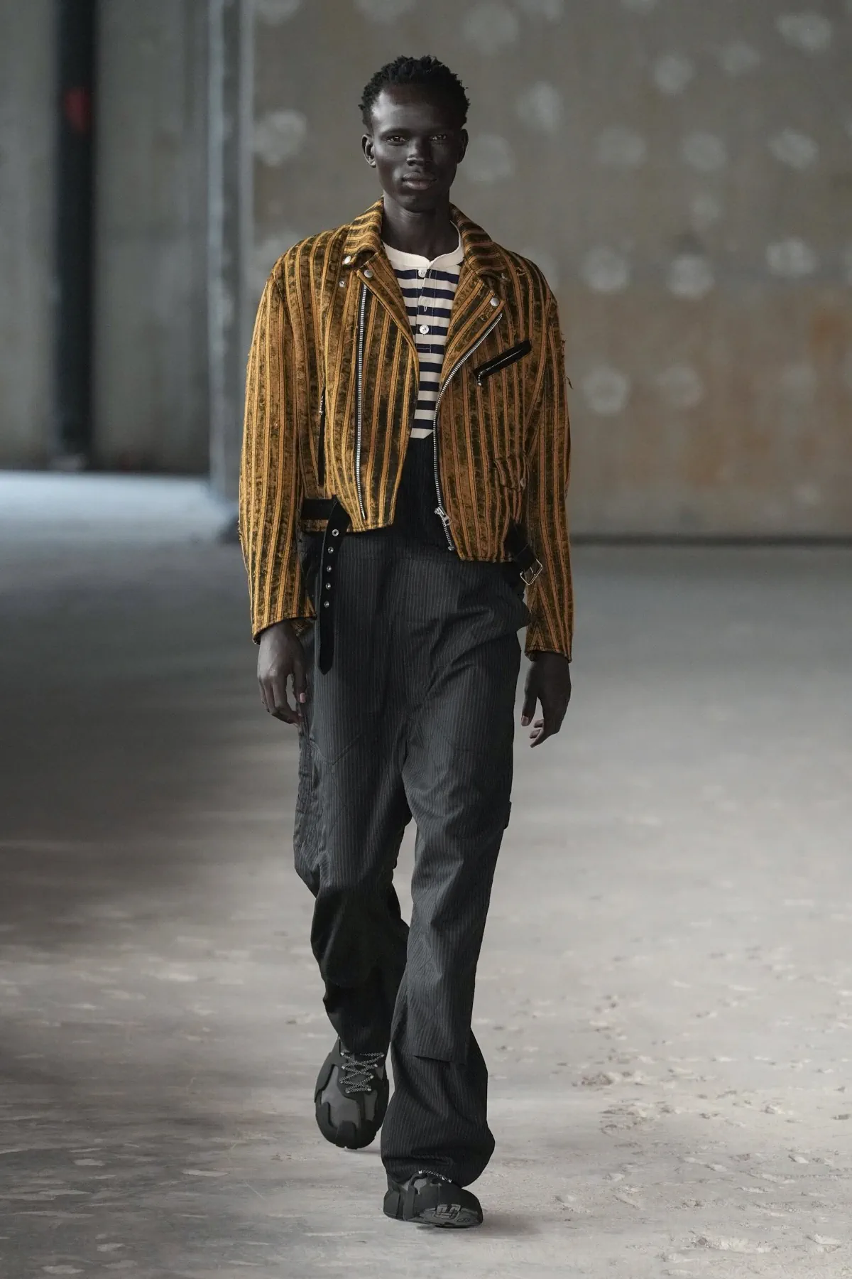 Pour le printemps 2026, Junya Watanabe réinvente le dandy parisien