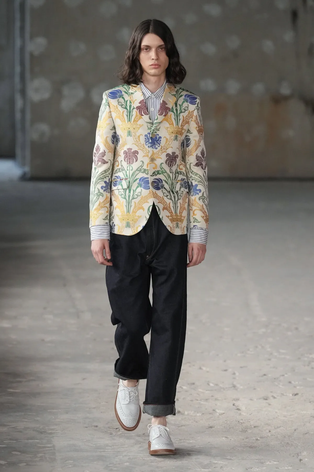 Pour le printemps 2026, Junya Watanabe réinvente le dandy parisien