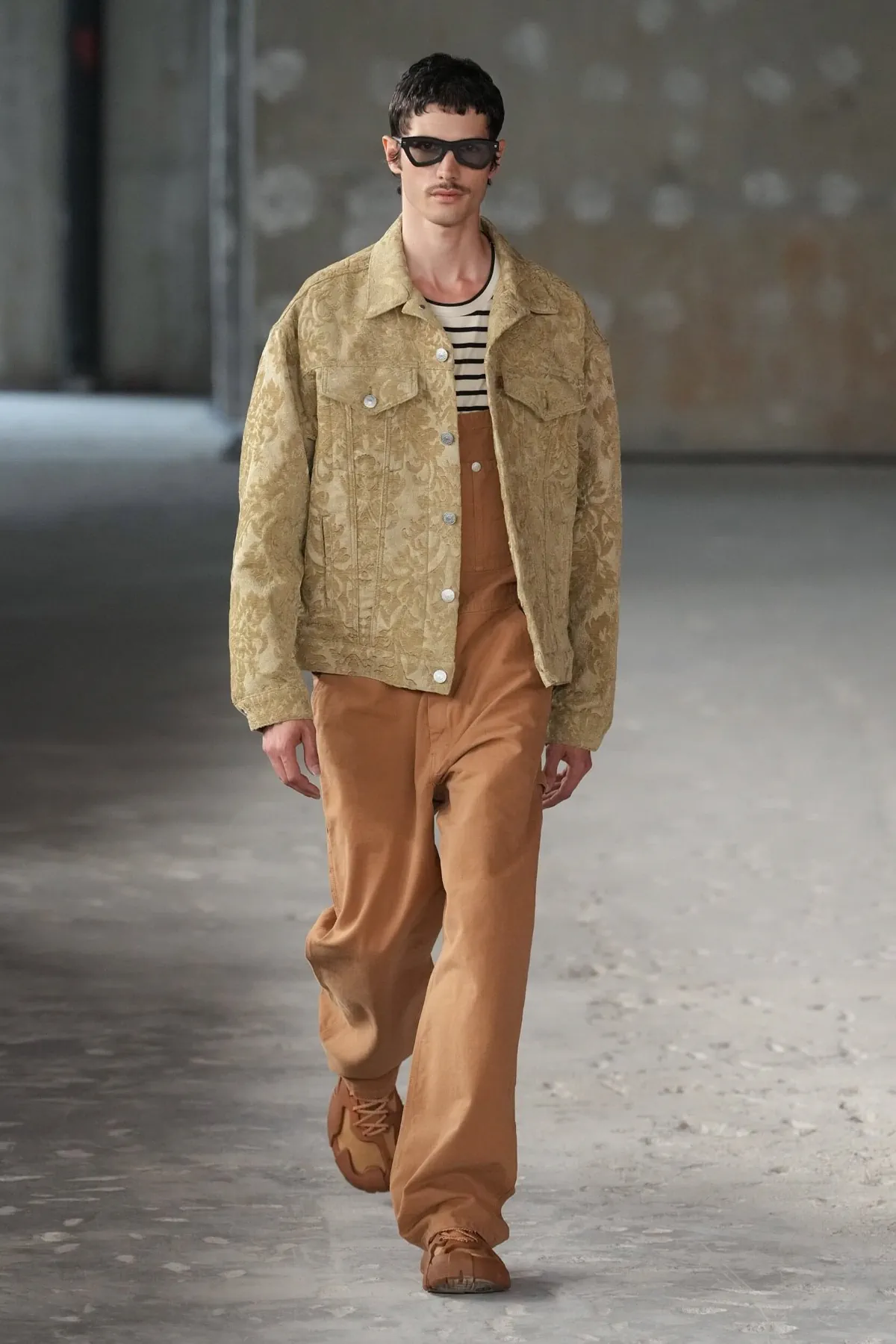 Pour le printemps 2026, Junya Watanabe réinvente le dandy parisien