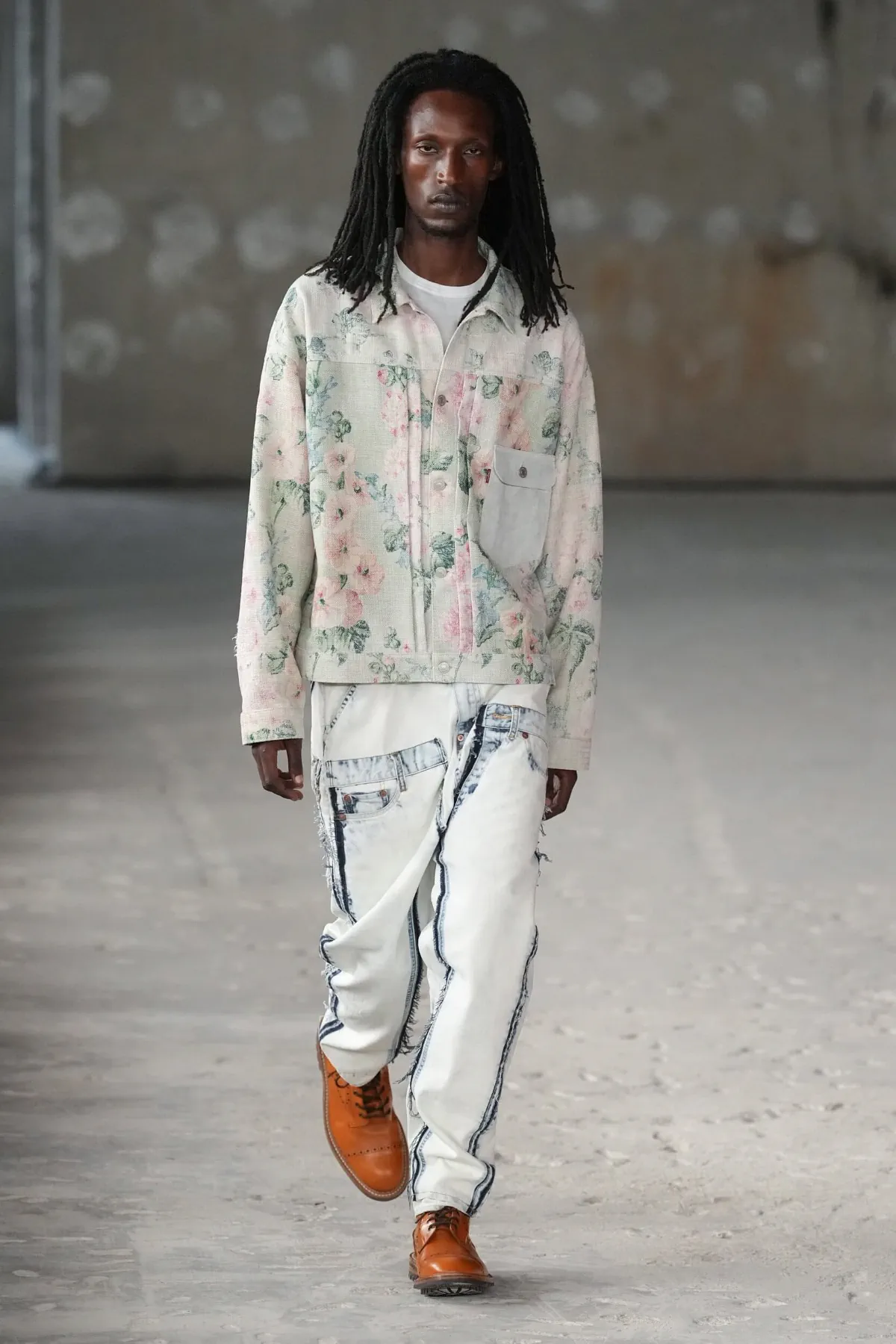 Pour le printemps 2026, Junya Watanabe réinvente le dandy parisien