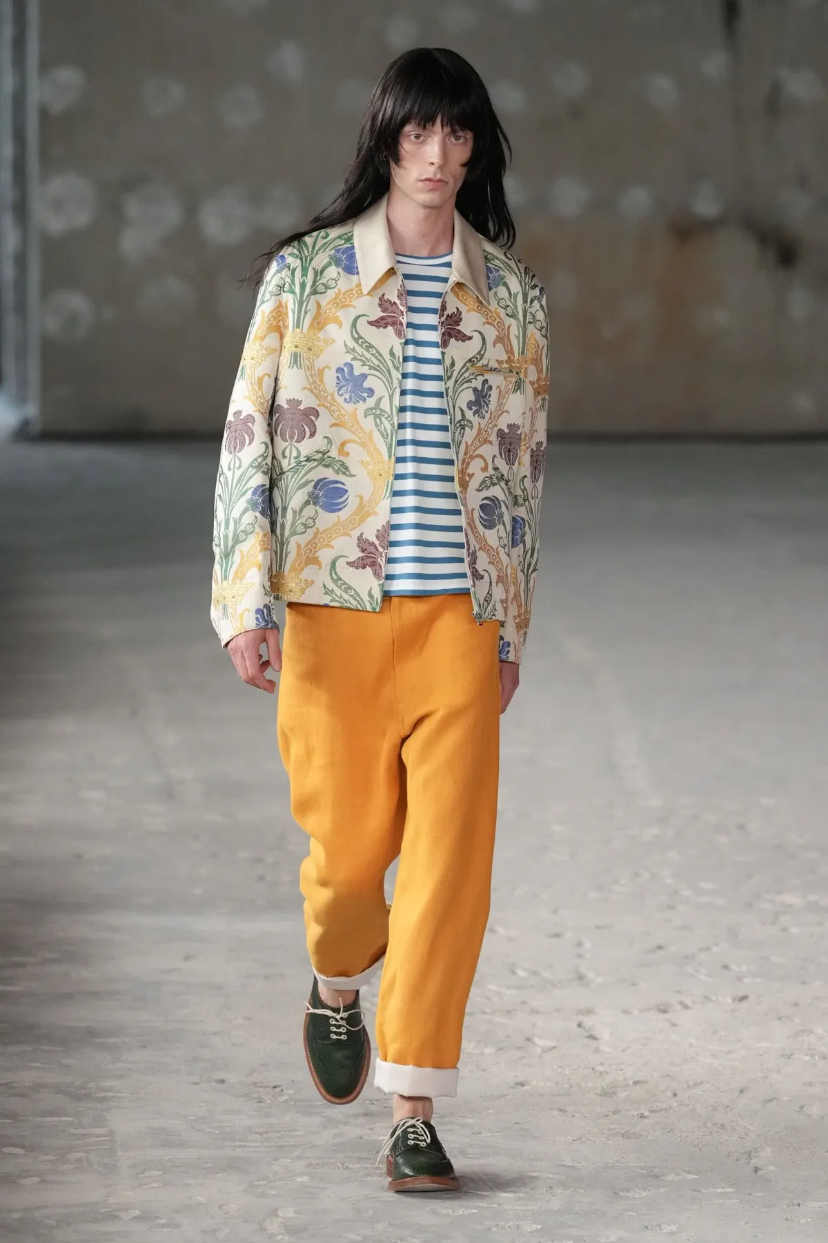 Pour le printemps 2026, Junya Watanabe réinvente le dandy parisien