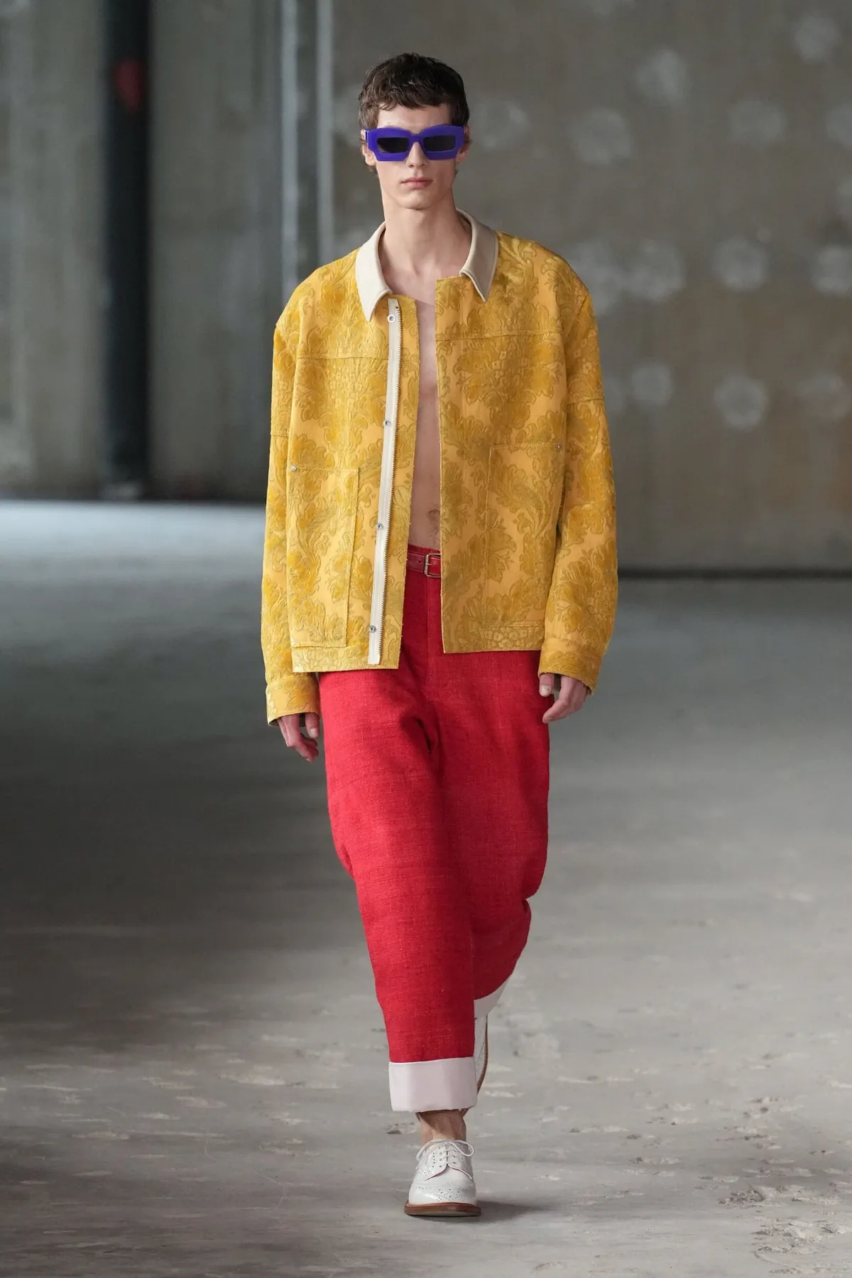 Pour le printemps 2026, Junya Watanabe réinvente le dandy parisien