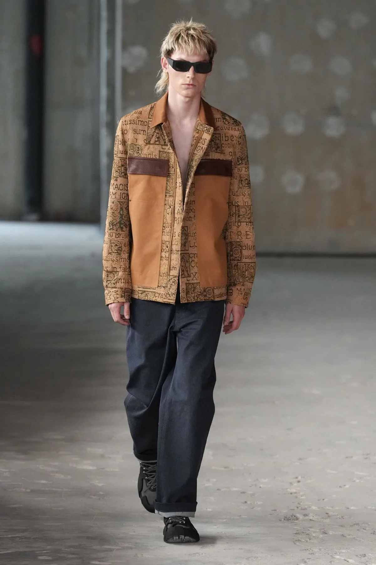 Pour le printemps 2026, Junya Watanabe réinvente le dandy parisien