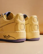 La Kobe x Nike Air Force 1 Low rend hommage au célèbre cliché du Black Mamba en pyjama