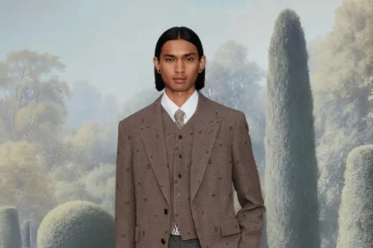 Pharrell Williams signe une collection Louis Vuitton Croisière 2026 pour homme inspirée des manoirs anglais