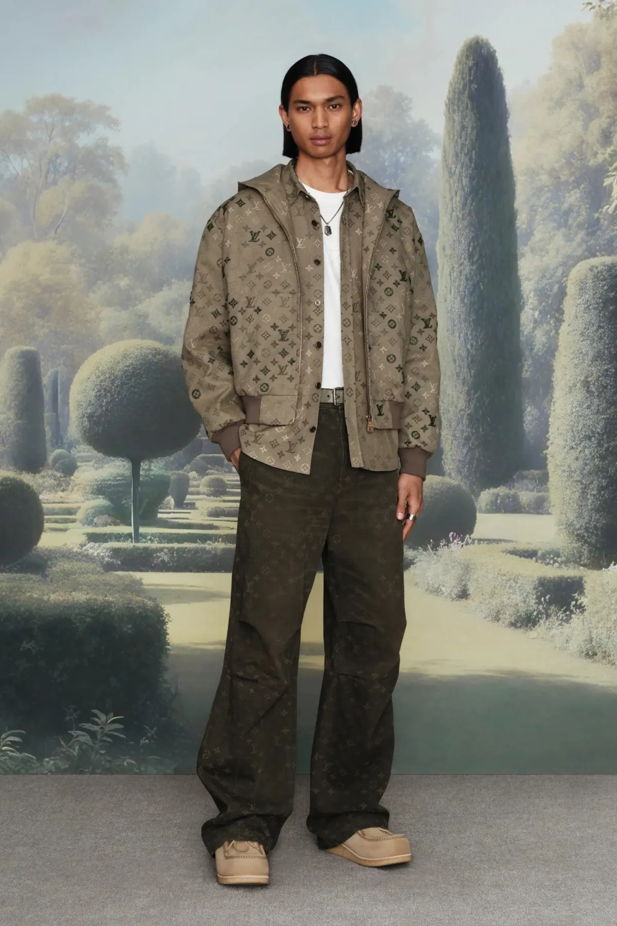 Pharrell Williams signe une collection Louis Vuitton Croisière 2026 pour homme inspirée des manoirs anglais