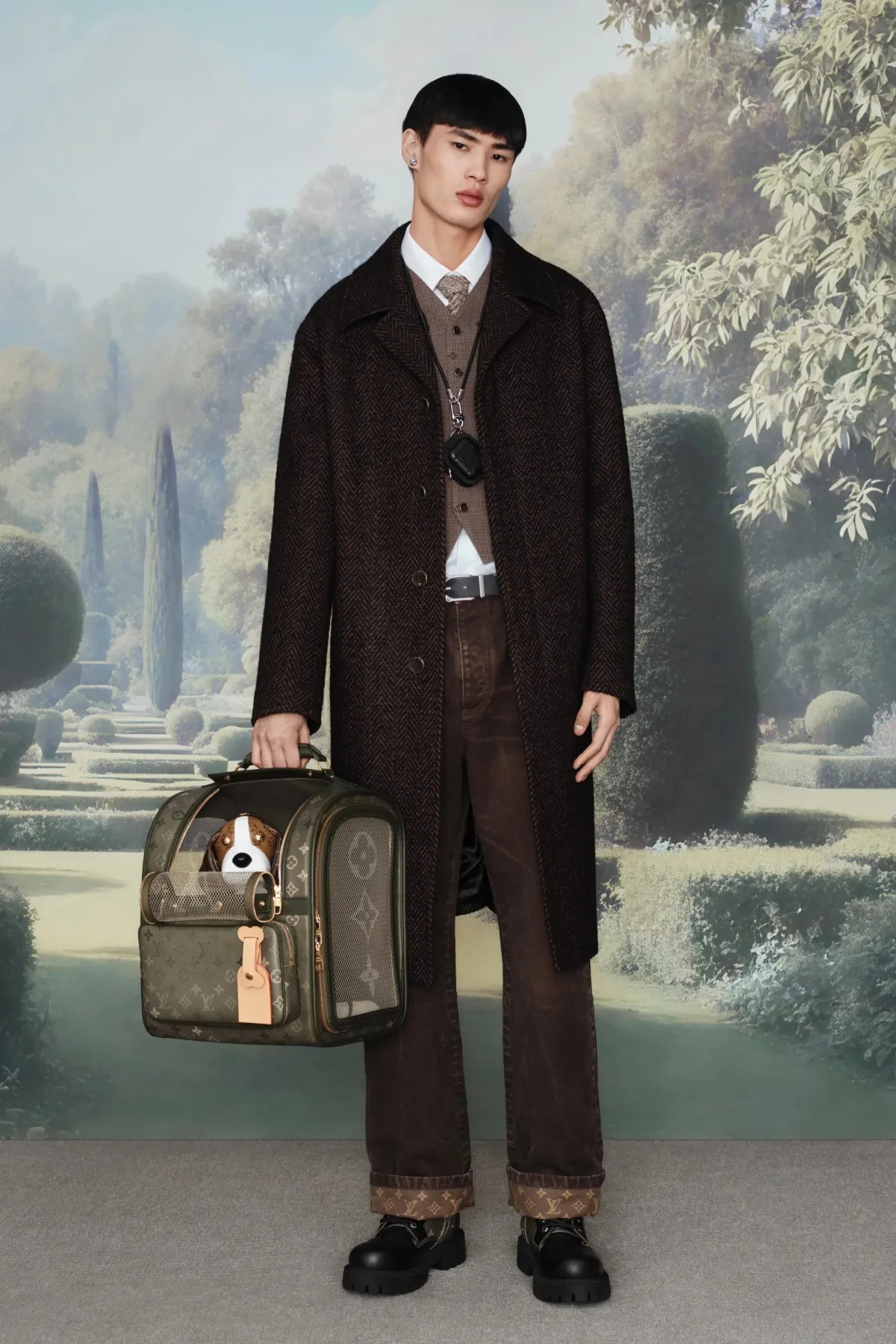 Pharrell Williams signe une collection Louis Vuitton Croisière 2026 pour homme inspirée des manoirs anglais