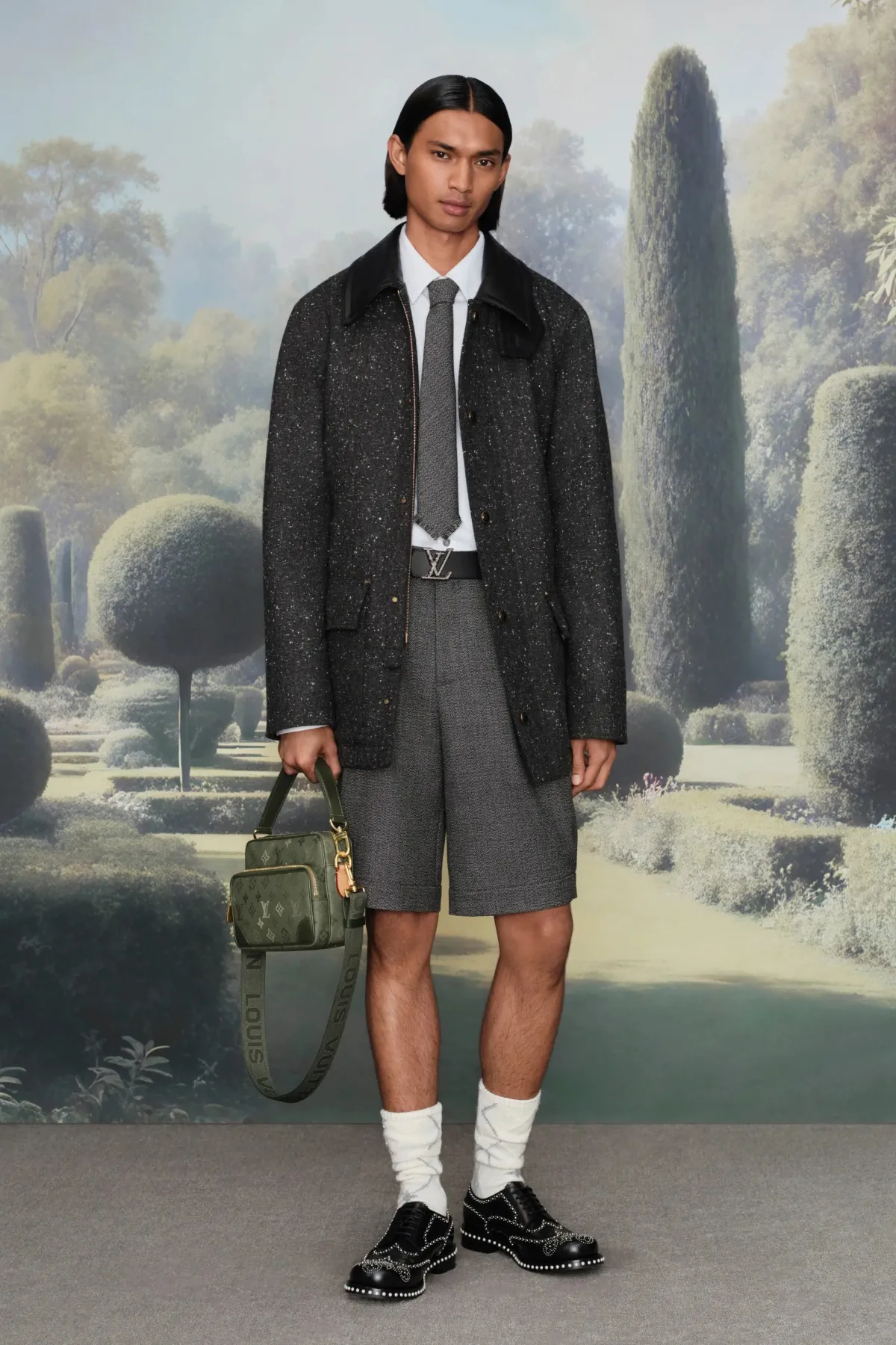 Pharrell Williams signe une collection Louis Vuitton Croisière 2026 pour homme inspirée des manoirs anglais