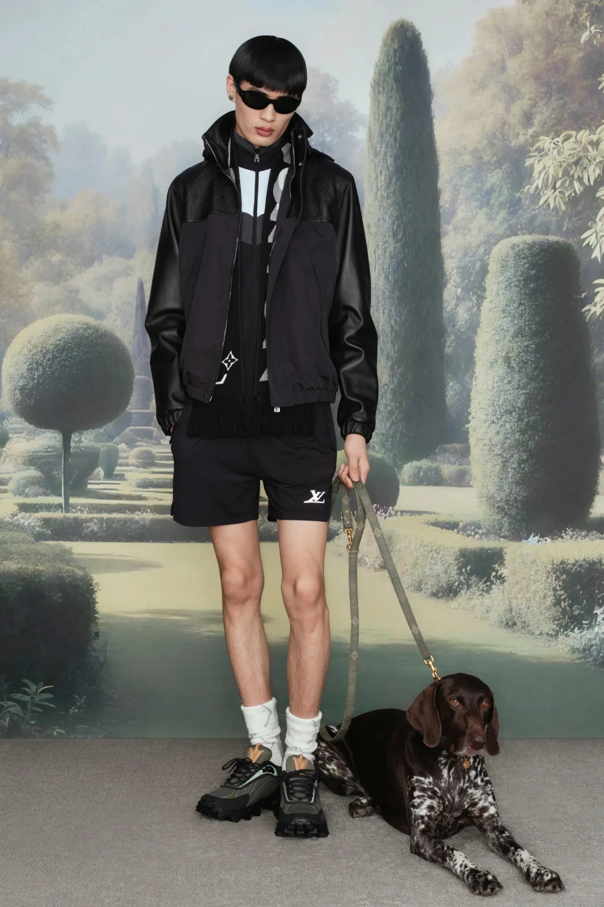 Pharrell Williams signe une collection Louis Vuitton Croisière 2026 pour homme inspirée des manoirs anglais