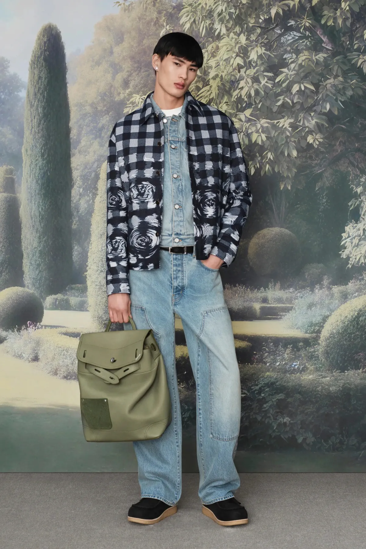 Pharrell Williams signe une collection Louis Vuitton Croisière 2026 pour homme inspirée des manoirs anglais