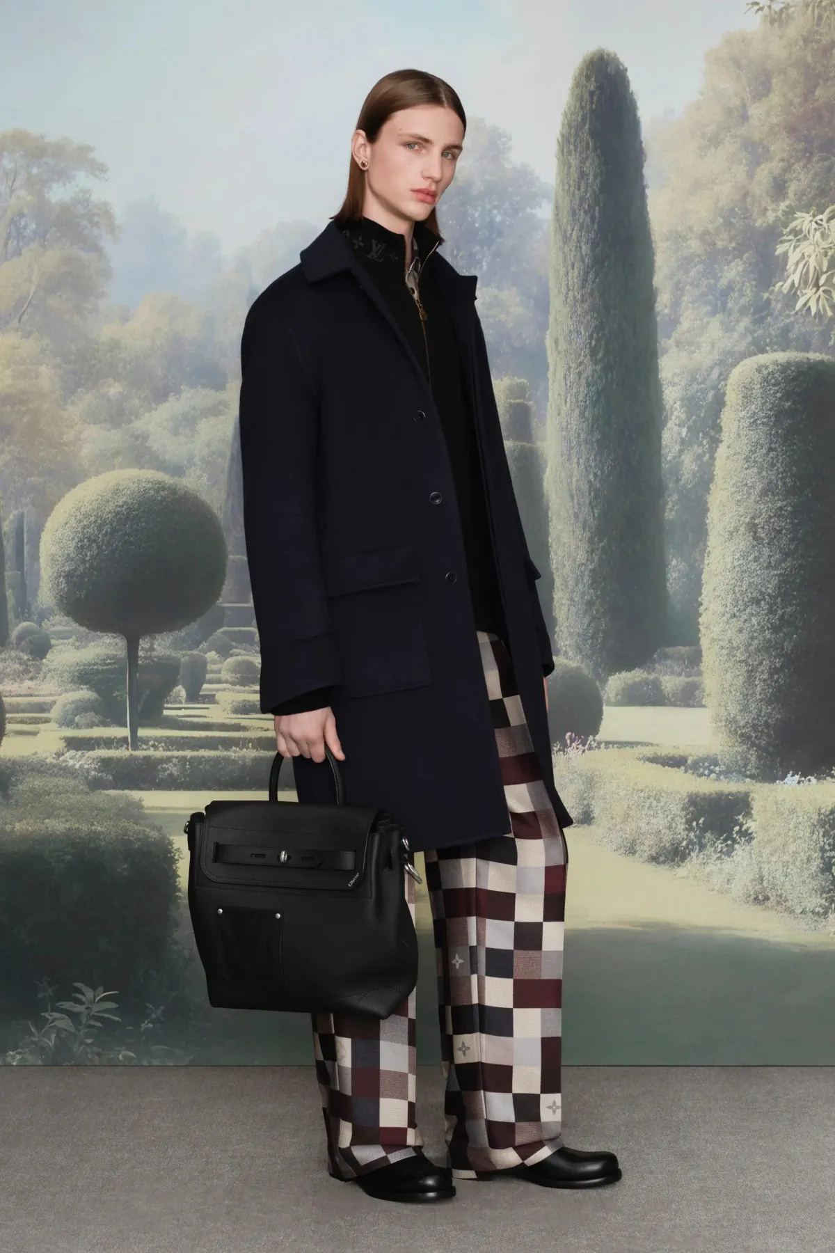 Pharrell Williams signe une collection Louis Vuitton Croisière 2026 pour homme inspirée des manoirs anglais