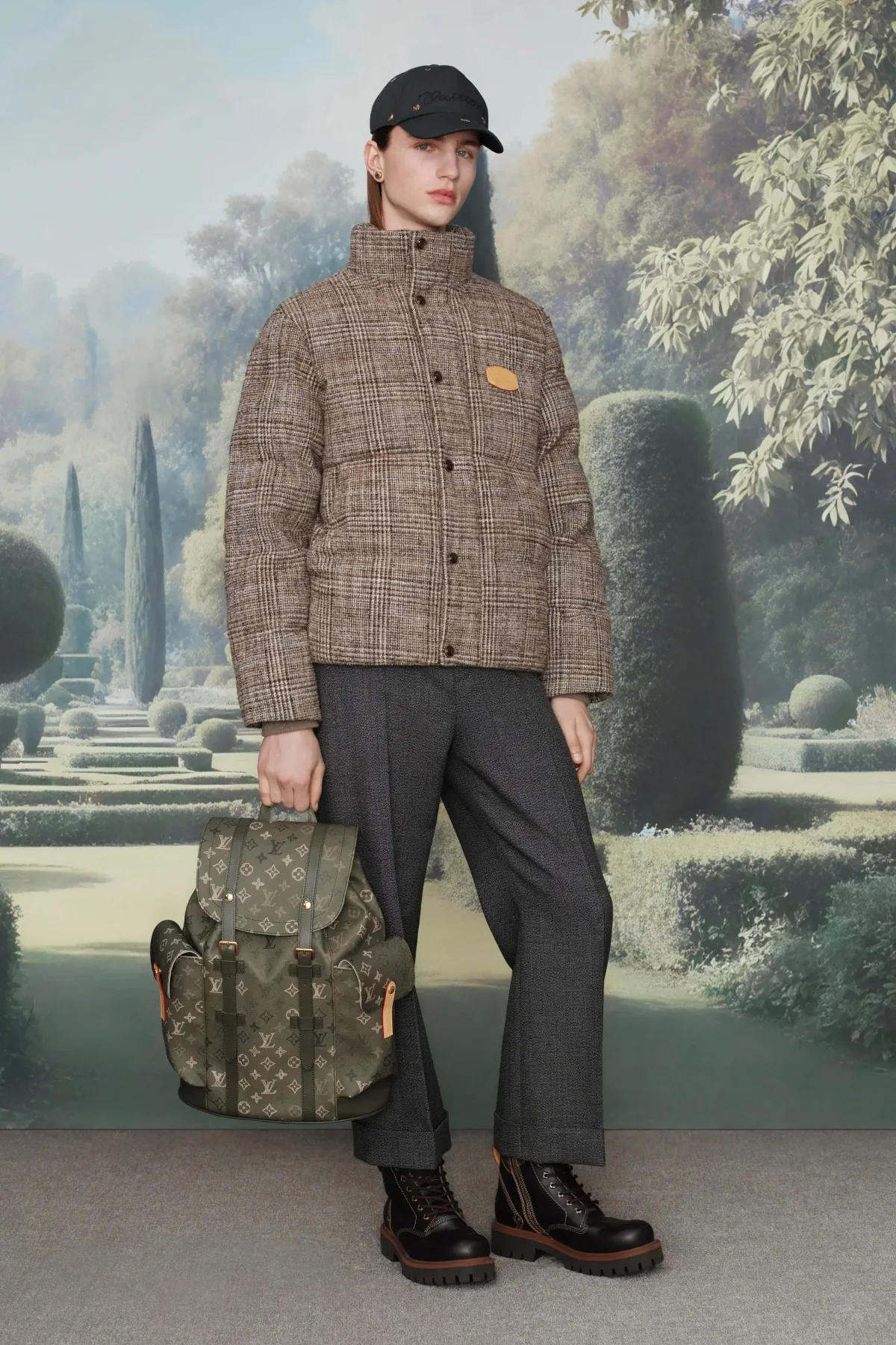 Pharrell Williams signe une collection Louis Vuitton Croisière 2026 pour homme inspirée des manoirs anglais