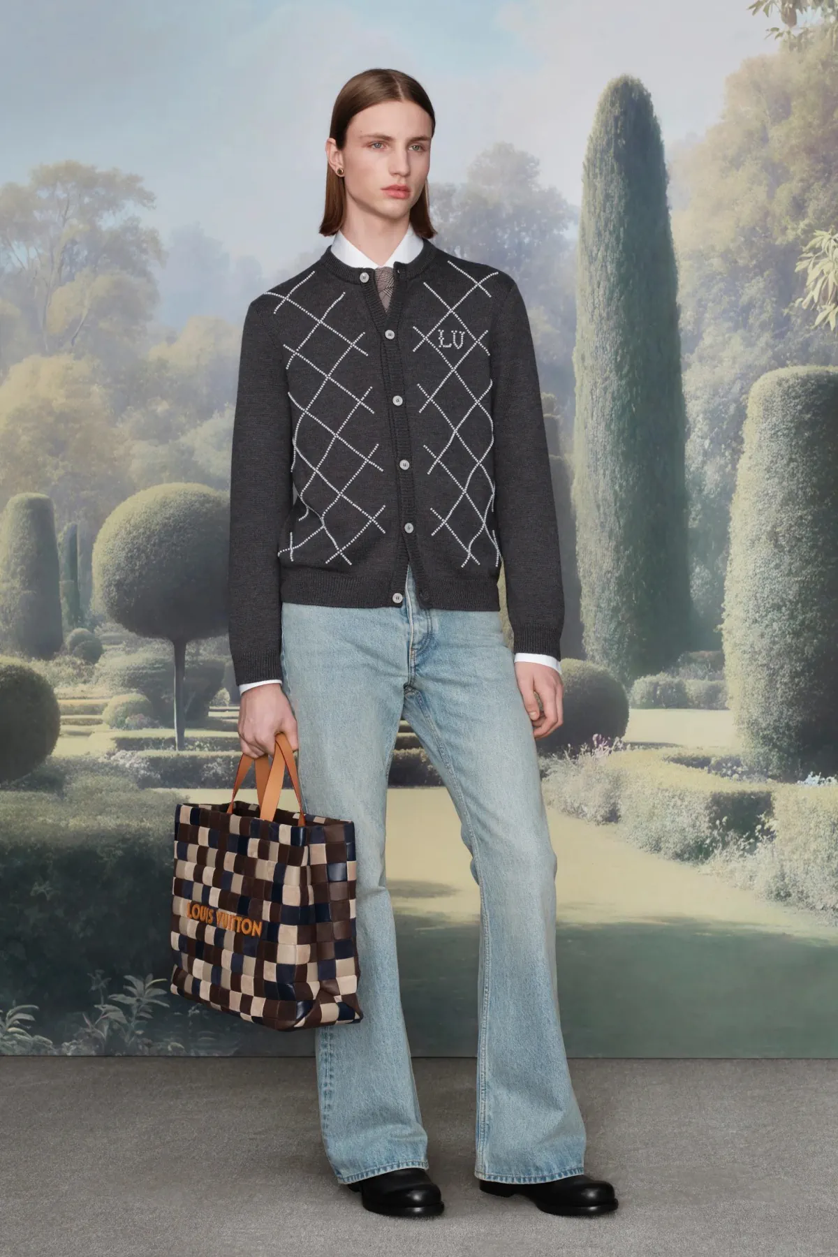 Pharrell Williams signe une collection Louis Vuitton Croisière 2026 pour homme inspirée des manoirs anglais