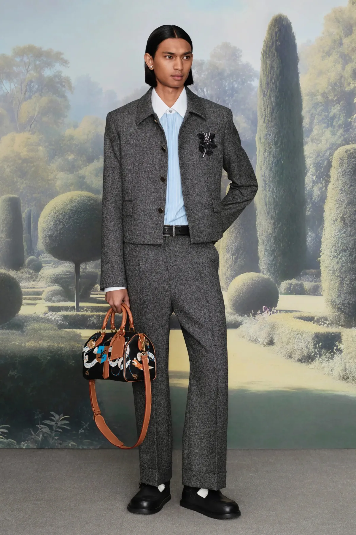 Pharrell Williams signe une collection Louis Vuitton Croisière 2026 pour homme inspirée des manoirs anglais