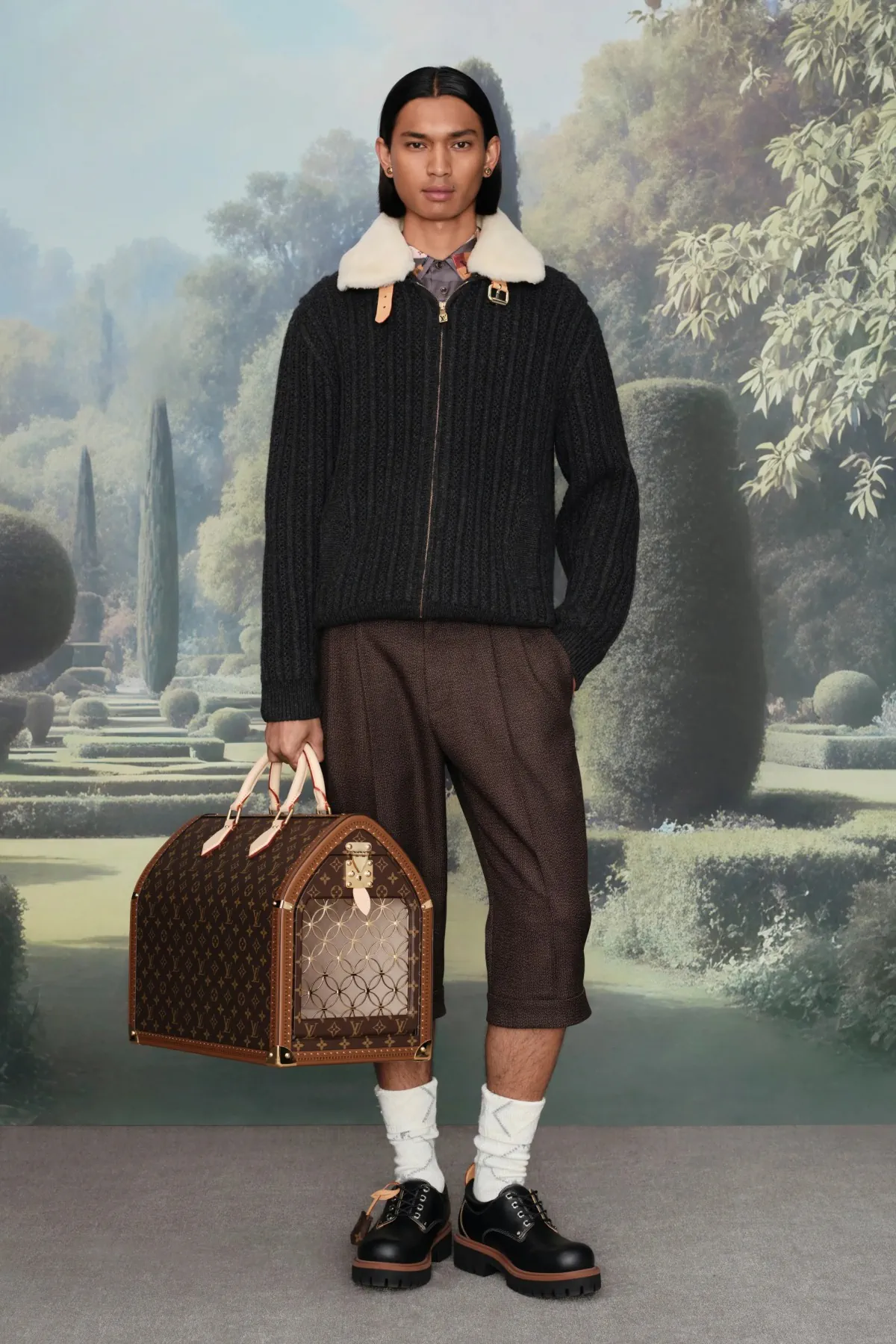 Pharrell Williams signe une collection Louis Vuitton Croisière 2026 pour homme inspirée des manoirs anglais