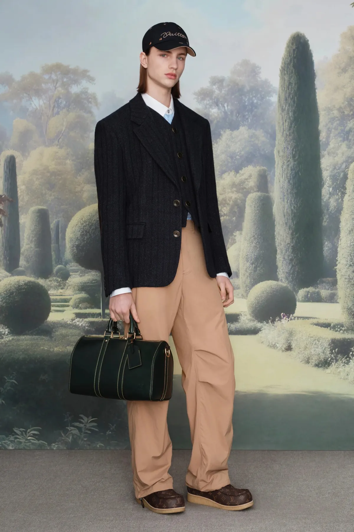 Pharrell Williams signe une collection Louis Vuitton Croisière 2026 pour homme inspirée des manoirs anglais