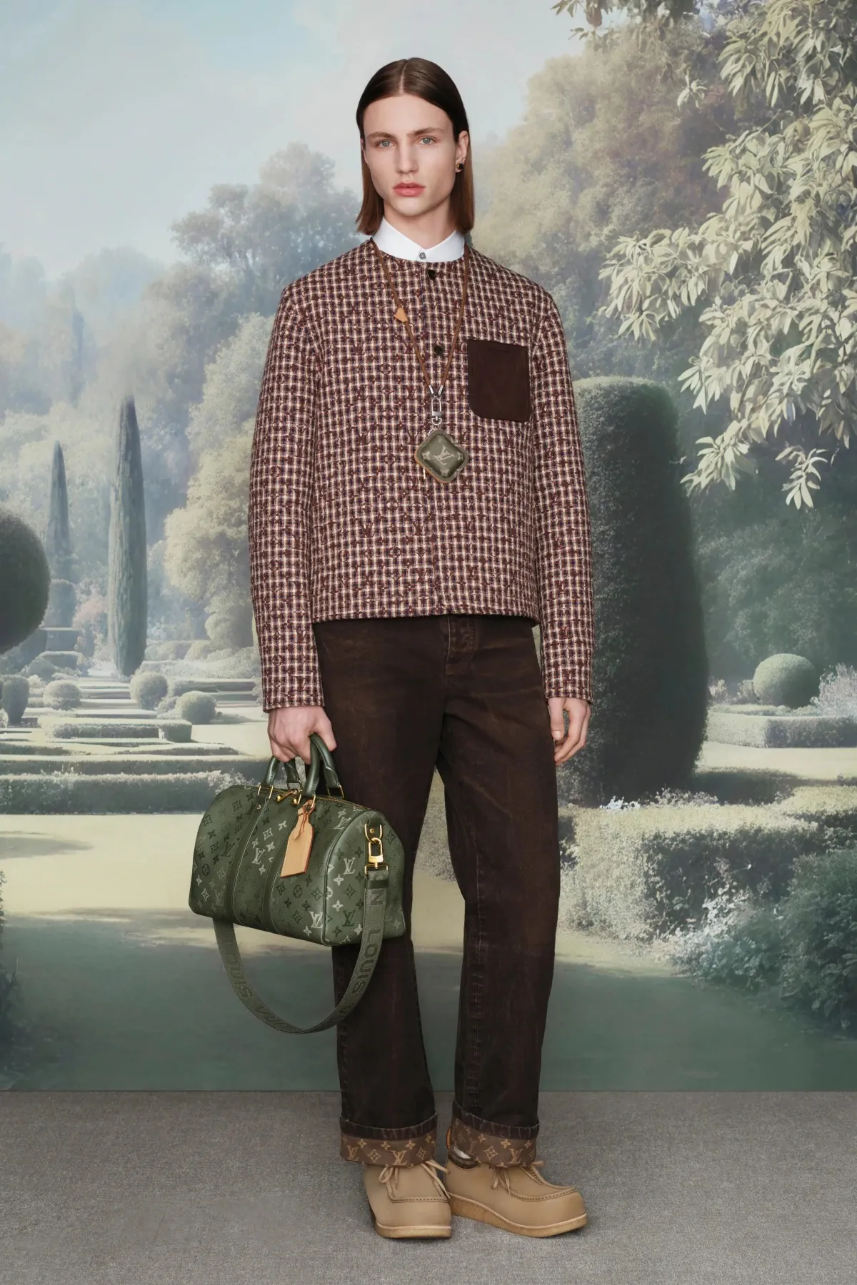 Pharrell Williams signe une collection Louis Vuitton Croisière 2026 pour homme inspirée des manoirs anglais