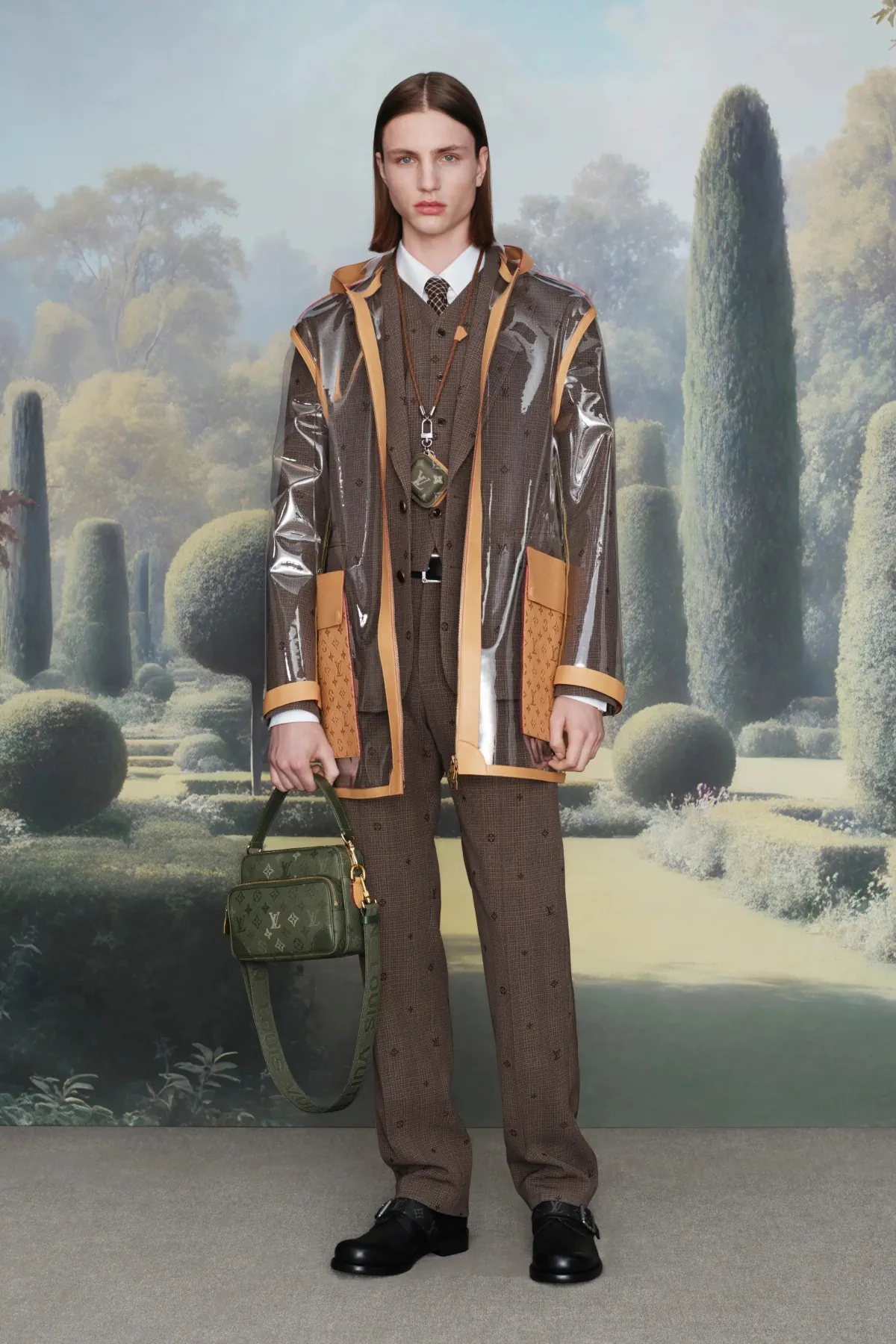 Pharrell Williams signe une collection Louis Vuitton Croisière 2026 pour homme inspirée des manoirs anglais