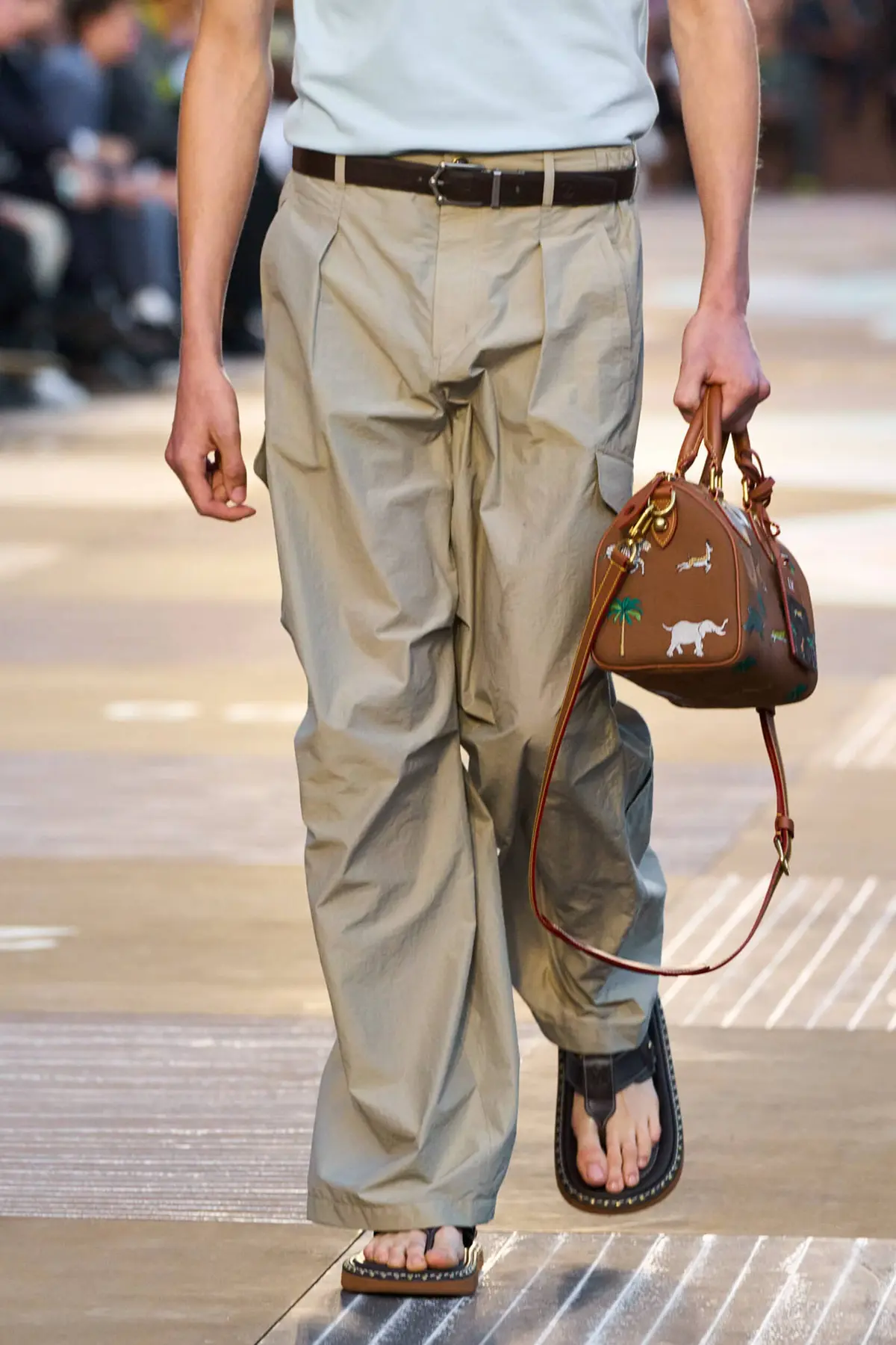 Pharrell Williams signe le retour des tongs avec sa collection Printemps 2026 pour Louis Vuitton