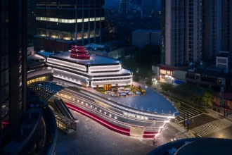 La dernière folie de Louis Vuitton à Shanghai : « The Louis », un concept store en forme de vaisseau de luxe futuriste