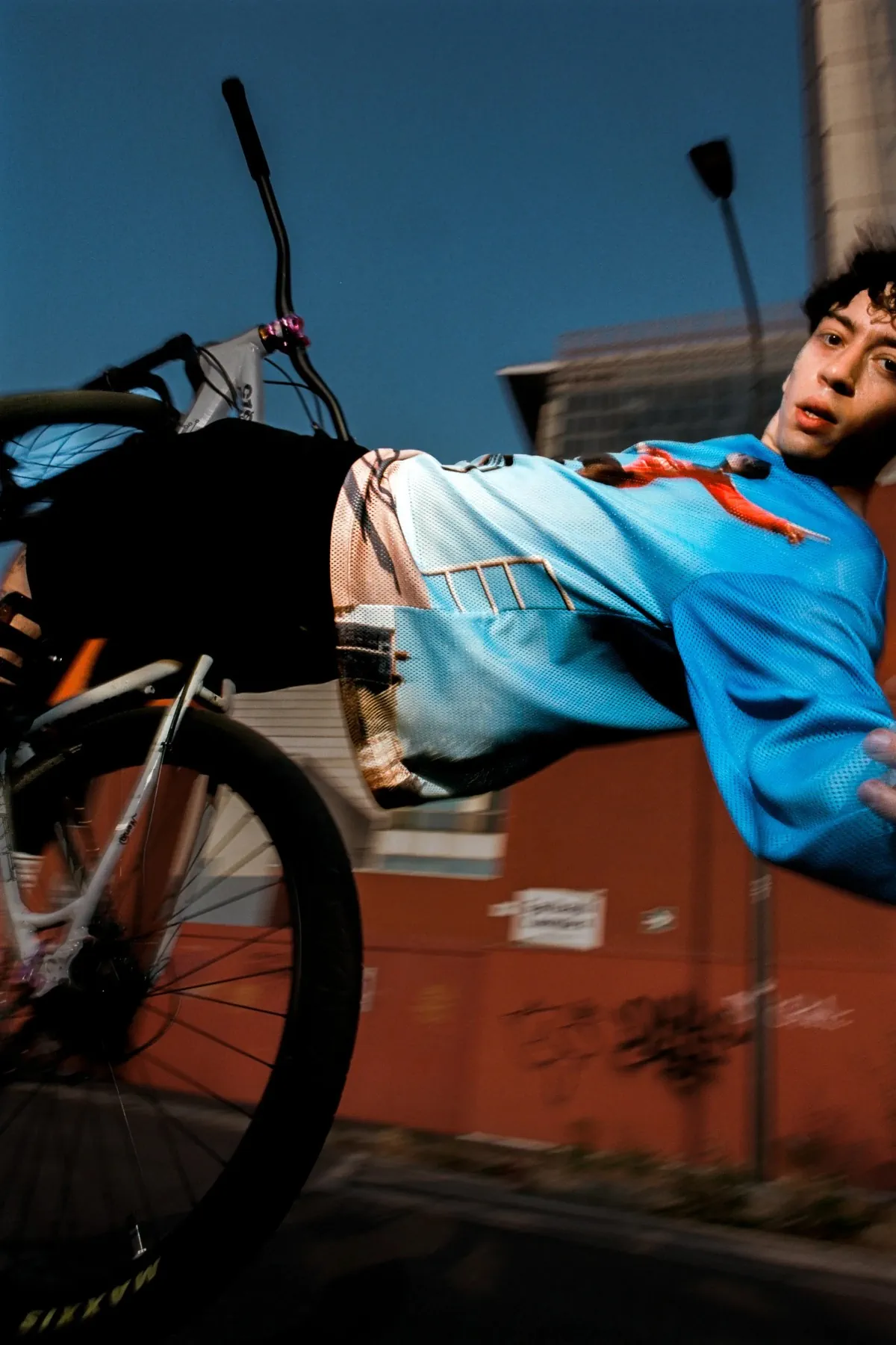 Avec cette collection printemps 2026, Massimo Giorgetti ancre MSGM dans l'univers du cyclisme urbain