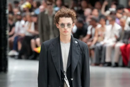 Printemps 2026 : Maison Mihara Yasuhiro redéfinit la notion de normalité