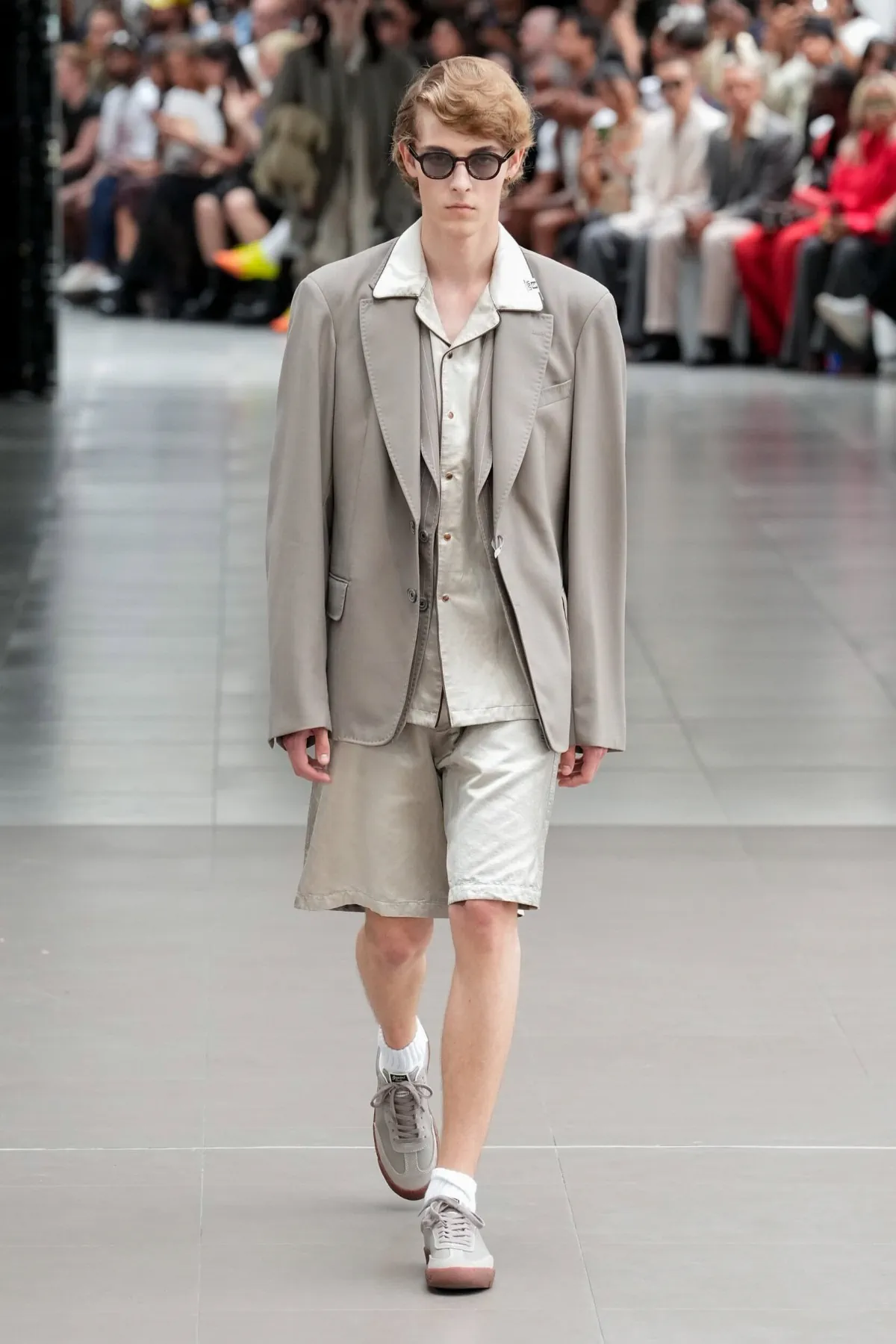 Maison Mihara Yasuhiro Spring Summer 2026 Paris Fashion Week 2 Printemps 2026 : Maison Mihara Yasuhiro redéfinit la notion de normalité