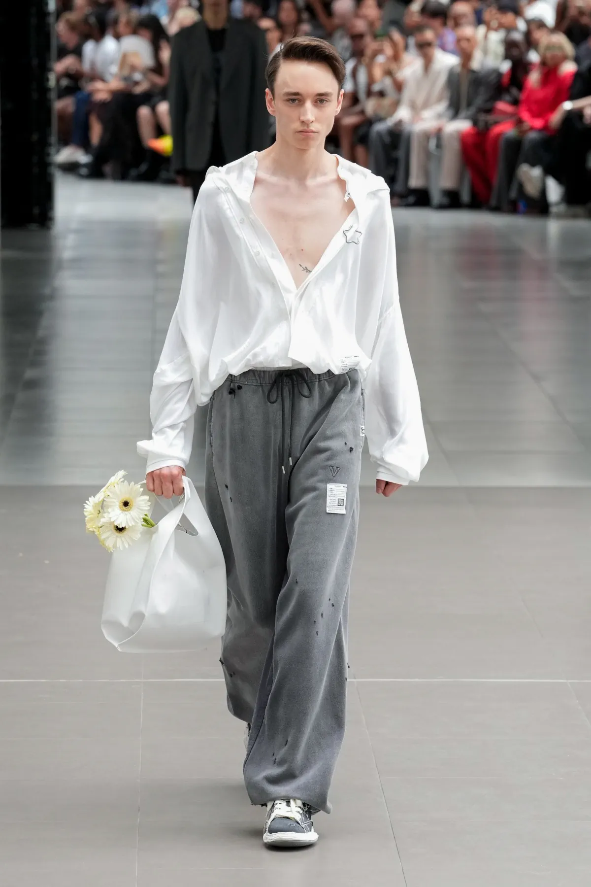 Printemps 2026 : Maison Mihara Yasuhiro redéfinit la notion de normalité