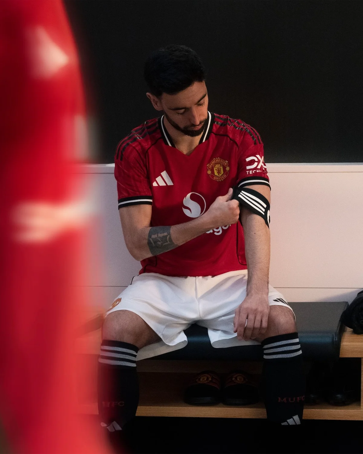 Manchester United Maillot domicile 2025 26 1 Manchester United dévoile son maillot domicile 2025/26 aux couleurs d'Old Trafford