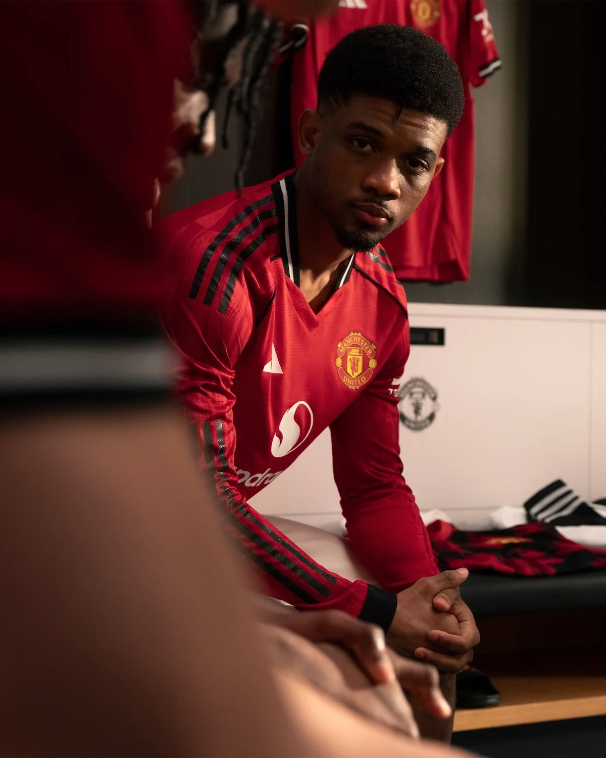 Manchester United Maillot domicile 2025 26 7 Manchester United dévoile son maillot domicile 2025/26 aux couleurs d'Old Trafford