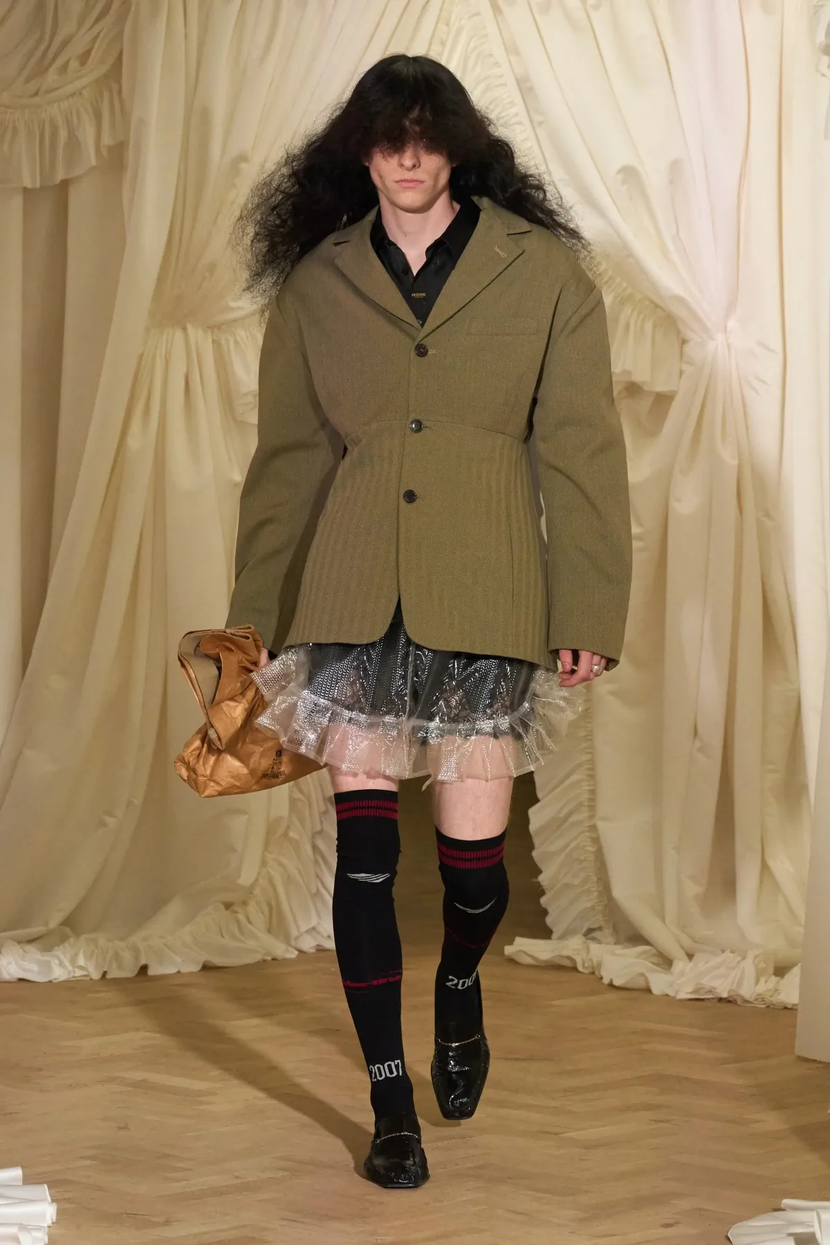 Martine Rose Spring Summer 2026 2 Pour le printemps 2026, Martine Rose opère une mutation complète de son langage stylistique