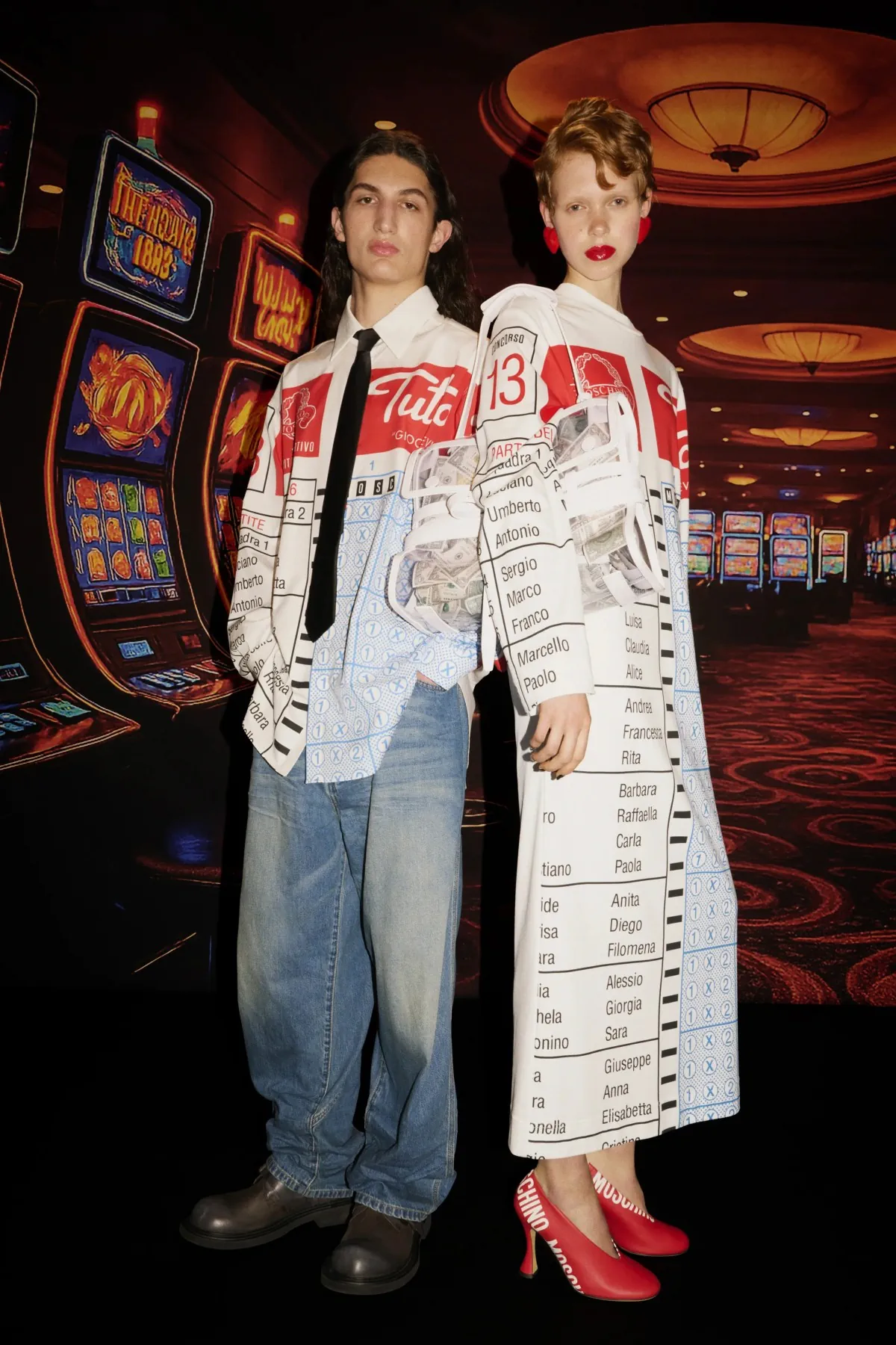Adrian Appiolaza réinvente la masculinité avec sa collection printemps 2026 pour Moschino