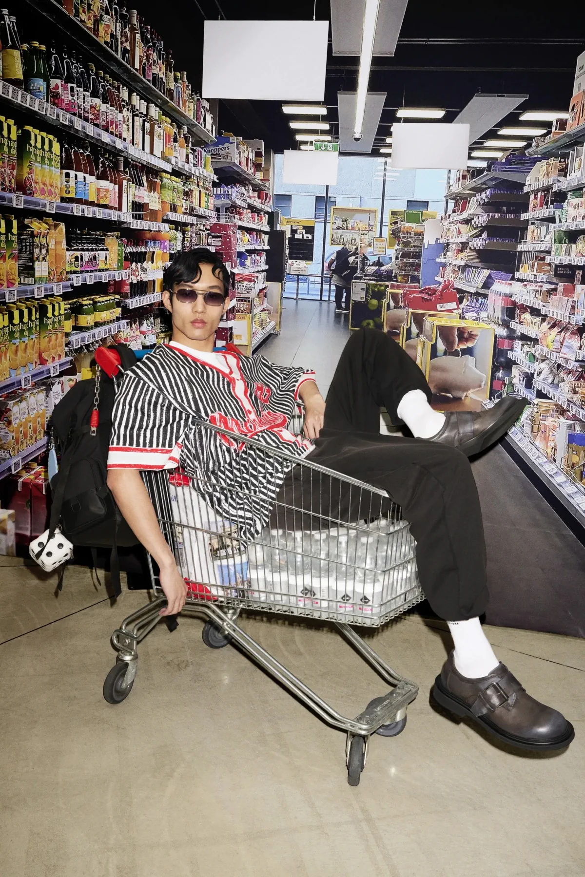 Adrian Appiolaza réinvente la masculinité avec sa collection printemps 2026 pour Moschino