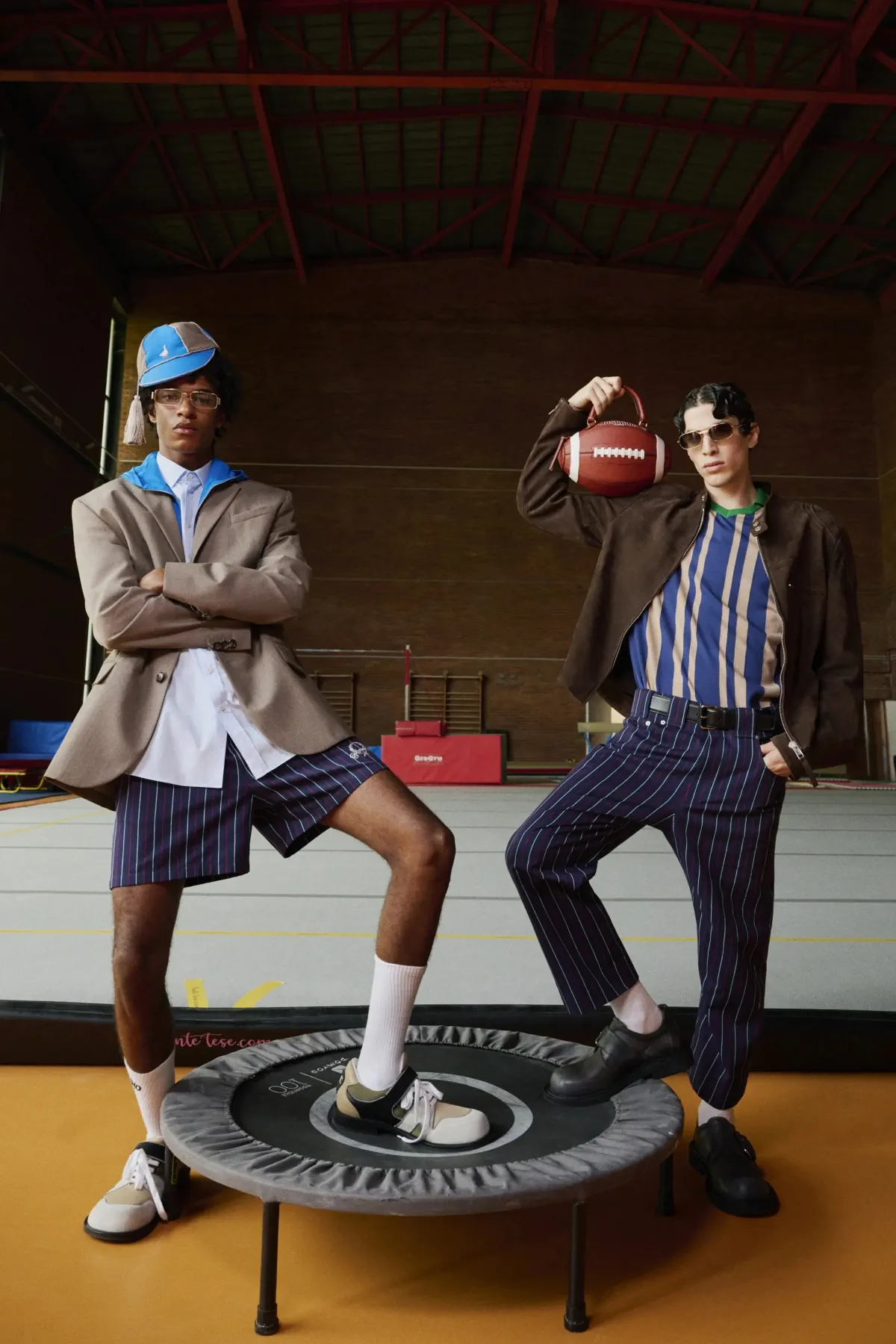 Adrian Appiolaza réinvente la masculinité avec sa collection printemps 2026 pour Moschino