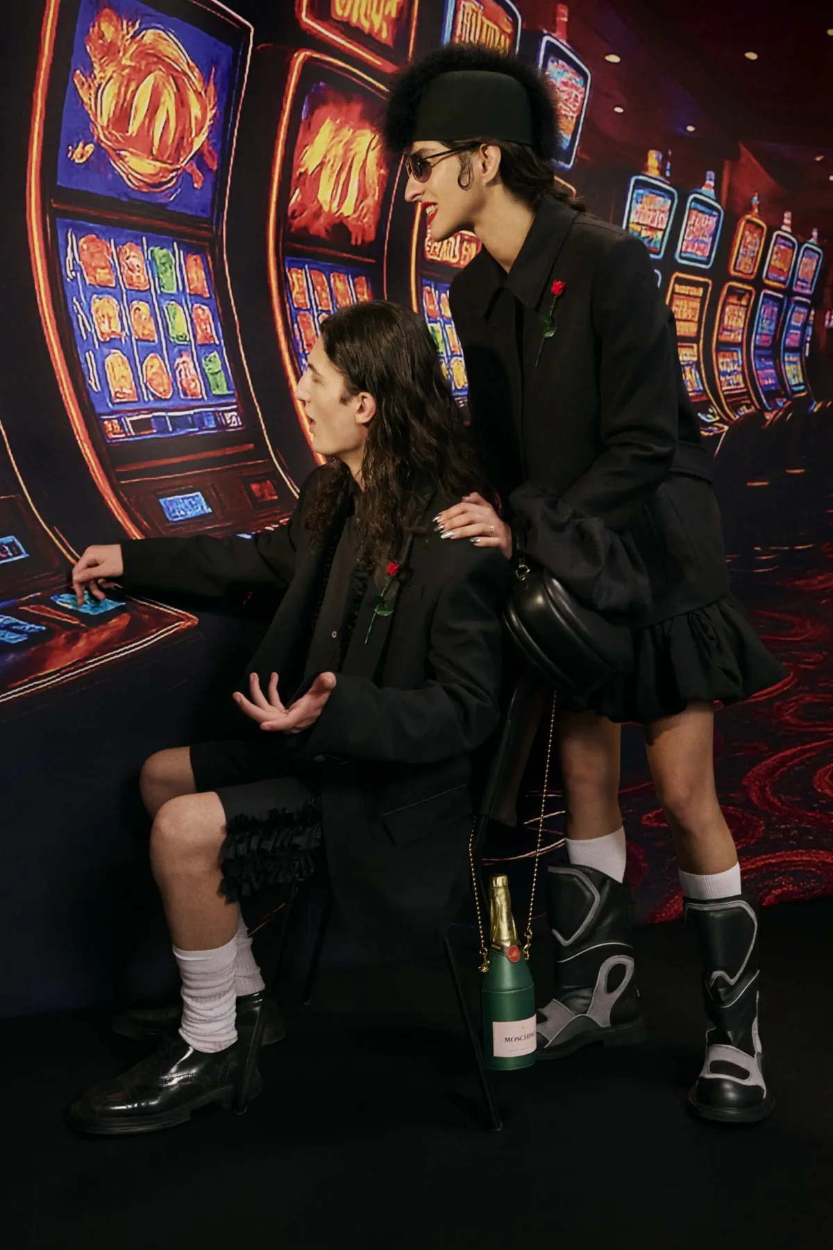 Adrian Appiolaza réinvente la masculinité avec sa collection printemps 2026 pour Moschino