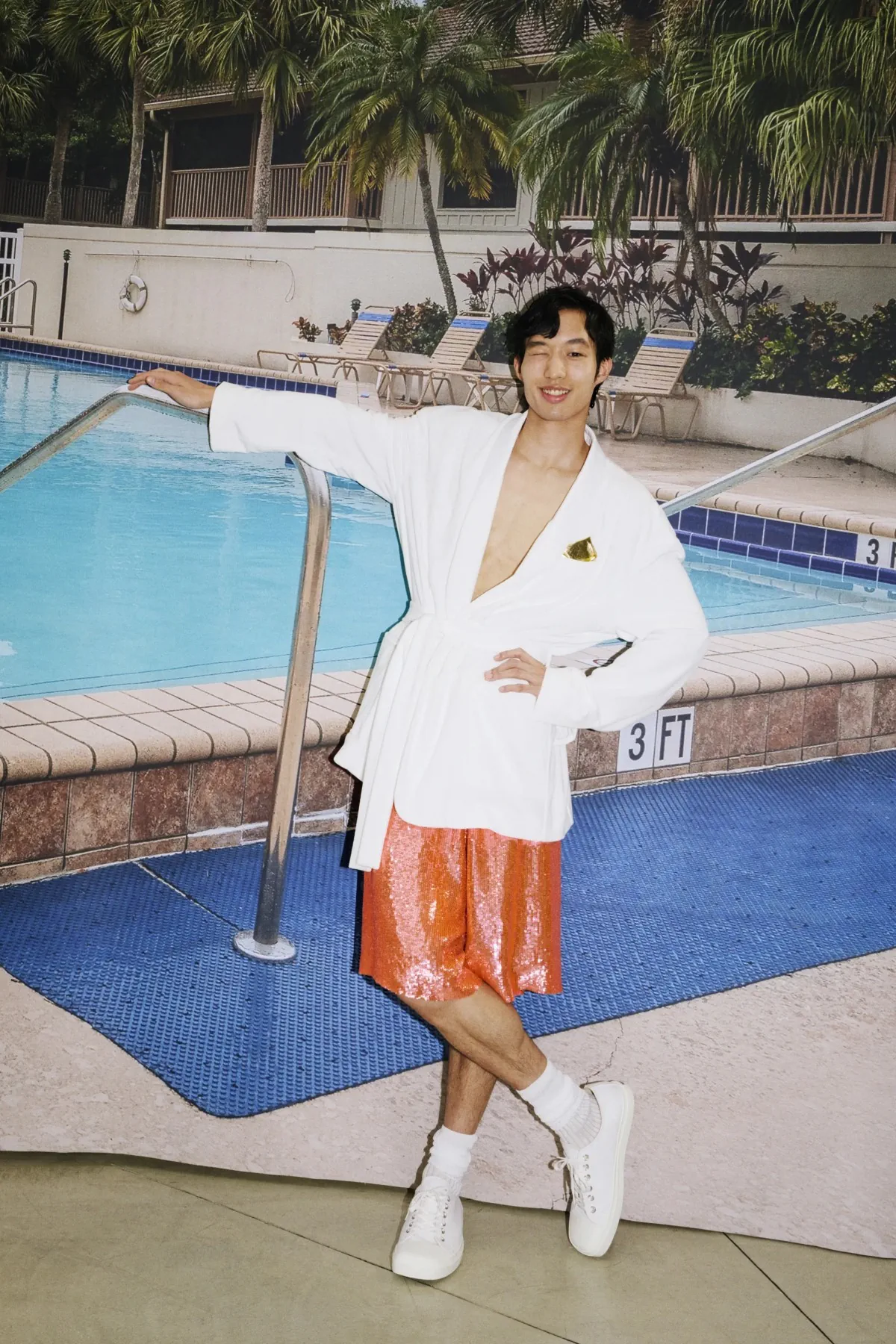 Adrian Appiolaza réinvente la masculinité avec sa collection printemps 2026 pour Moschino