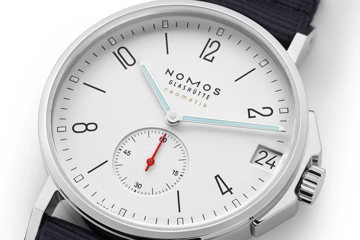 NOMOS Glashutte Ahoi neomatik 38 4 La NOMOS Glashütte Ahoi neomatik 38 revisite le style sport chic allemand