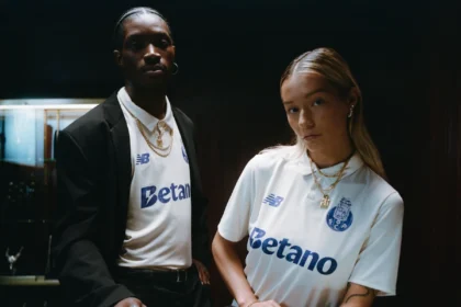 New Balance présente le maillot THIRD du FC Porto pour la saison 2025/2026, dans un blanc cassé raffiné