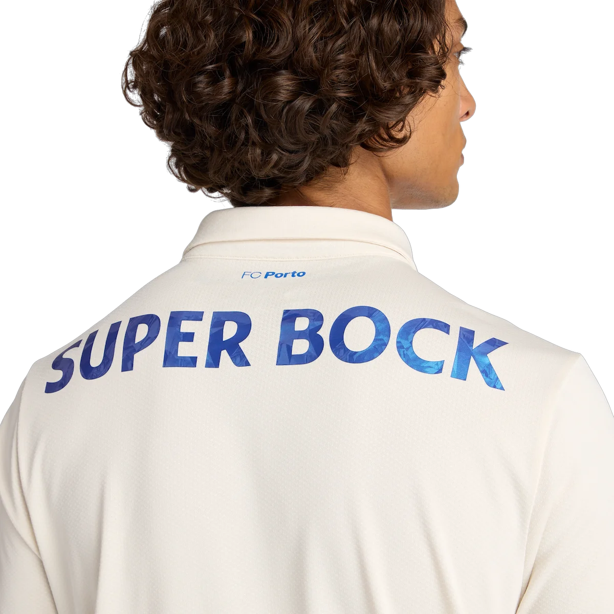 New Balance maillot THIRD x FC Porto Saison 2025 26 5 New Balance présente le maillot THIRD du FC Porto pour la saison 2025/2026, dans un blanc cassé raffiné