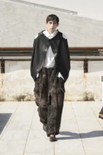 Niccolo Pasqualetti Spring Summer 2026 Pitti Uomo 108 1 Avec sa collection printemps 2026 présentée au Pitti Uomo, Niccolò Pasqualetti révolutionne les codes masculins à Florence